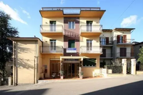 Facade/entrance, Property Building in Il Centrale