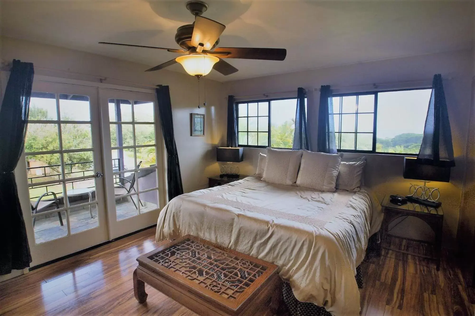 King Room with Balcony in The Inn at Kulaniapia Falls King Room with Balcony in The Inn at Kulaniapia Falls