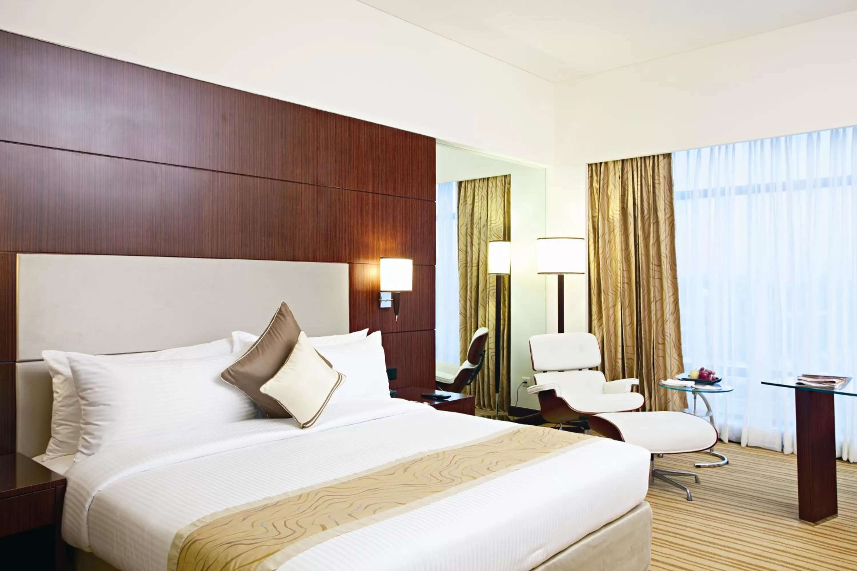 Bed in Country Inn & Suites By Radisson, Sahibabad