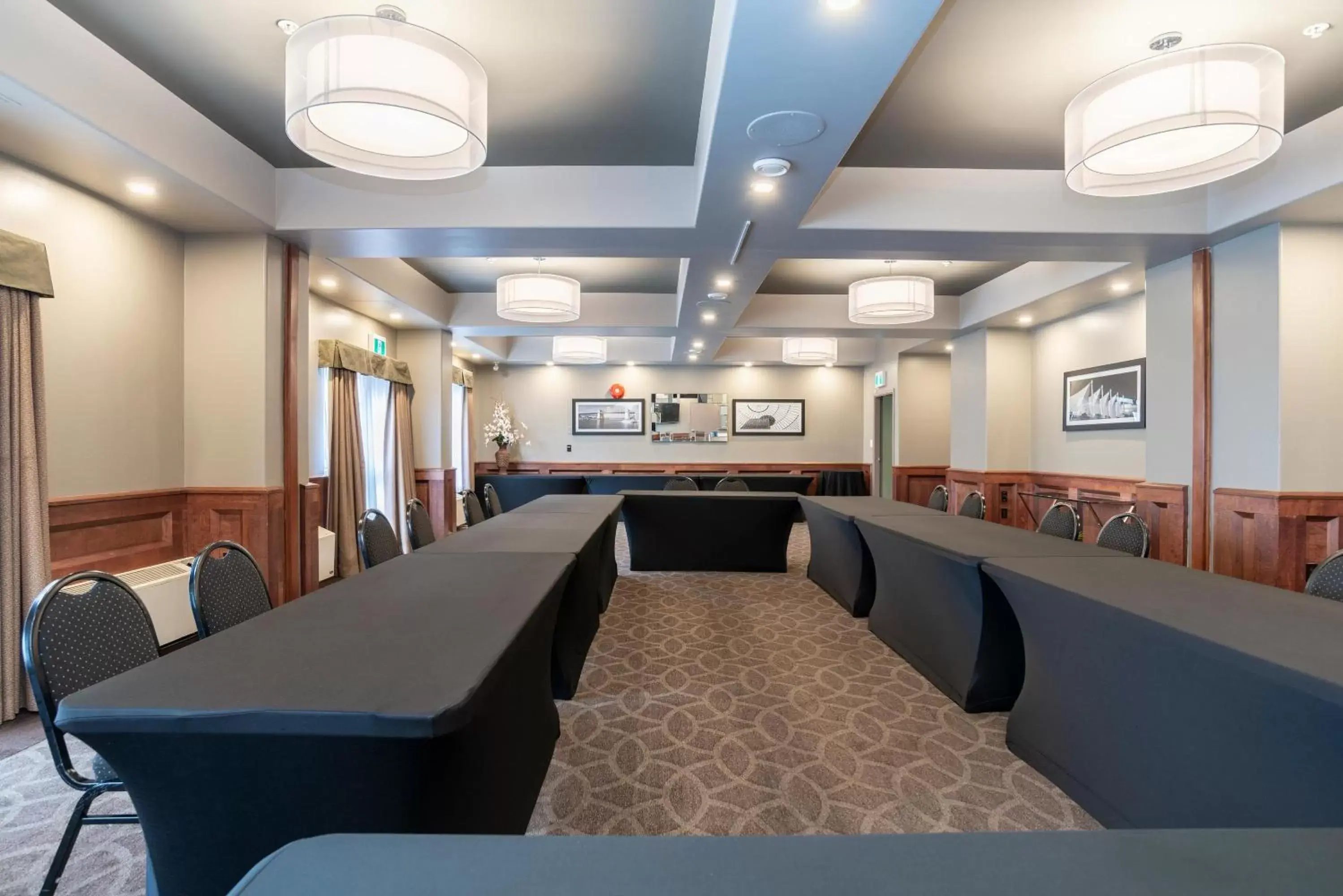 Meeting/conference room, Restaurant/Places to Eat in Sandman Hotel Vancouver Airport