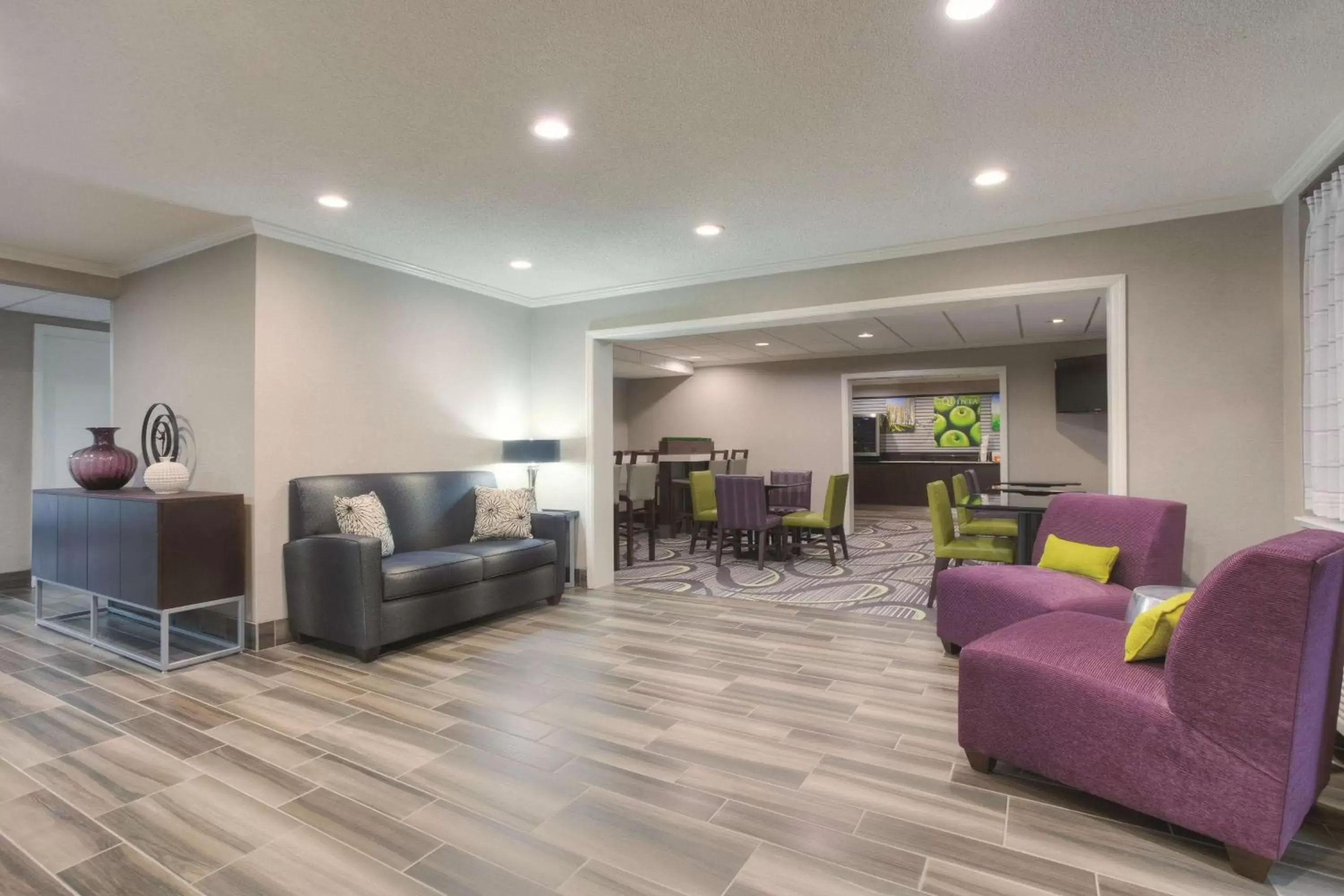 Lobby or reception, Seating Area in La Quinta by Wyndham Atlanta Roswell