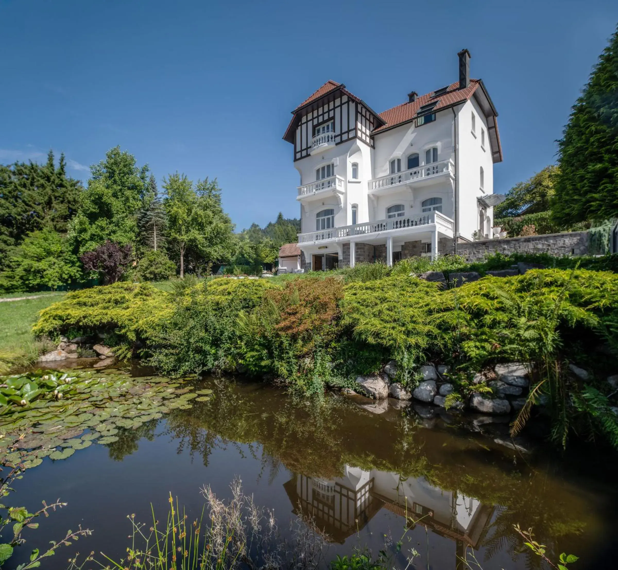 Property Building in Hôtel Le Beau Rivage