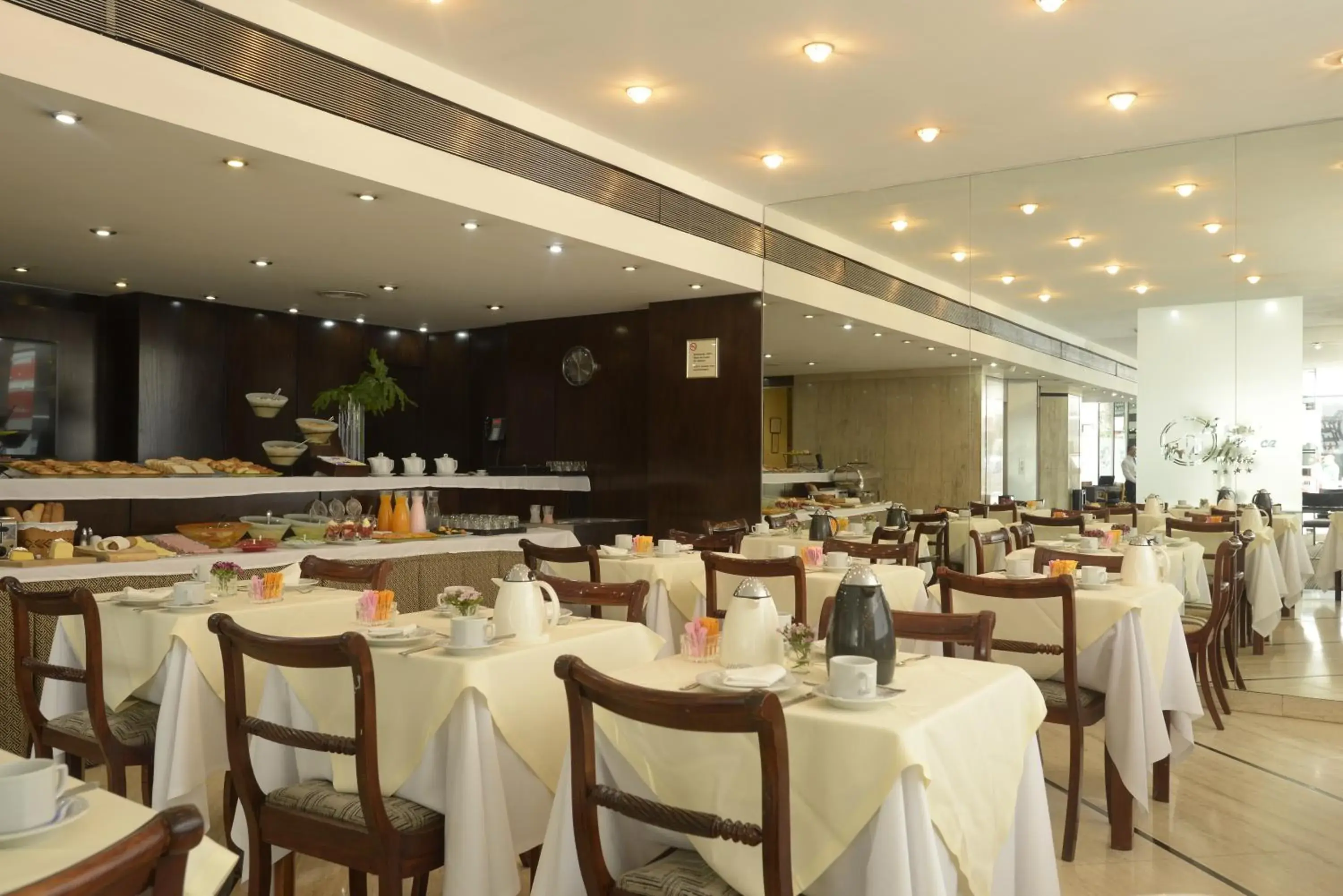 Lounge or bar, Restaurant/Places to Eat in Bisonte Palace Hotel