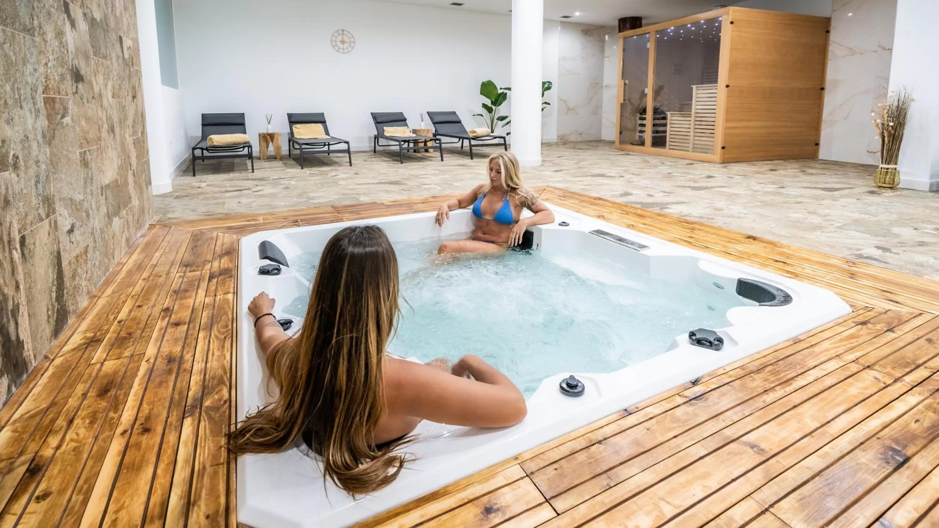 People in Hotel Ecolife Tenerife