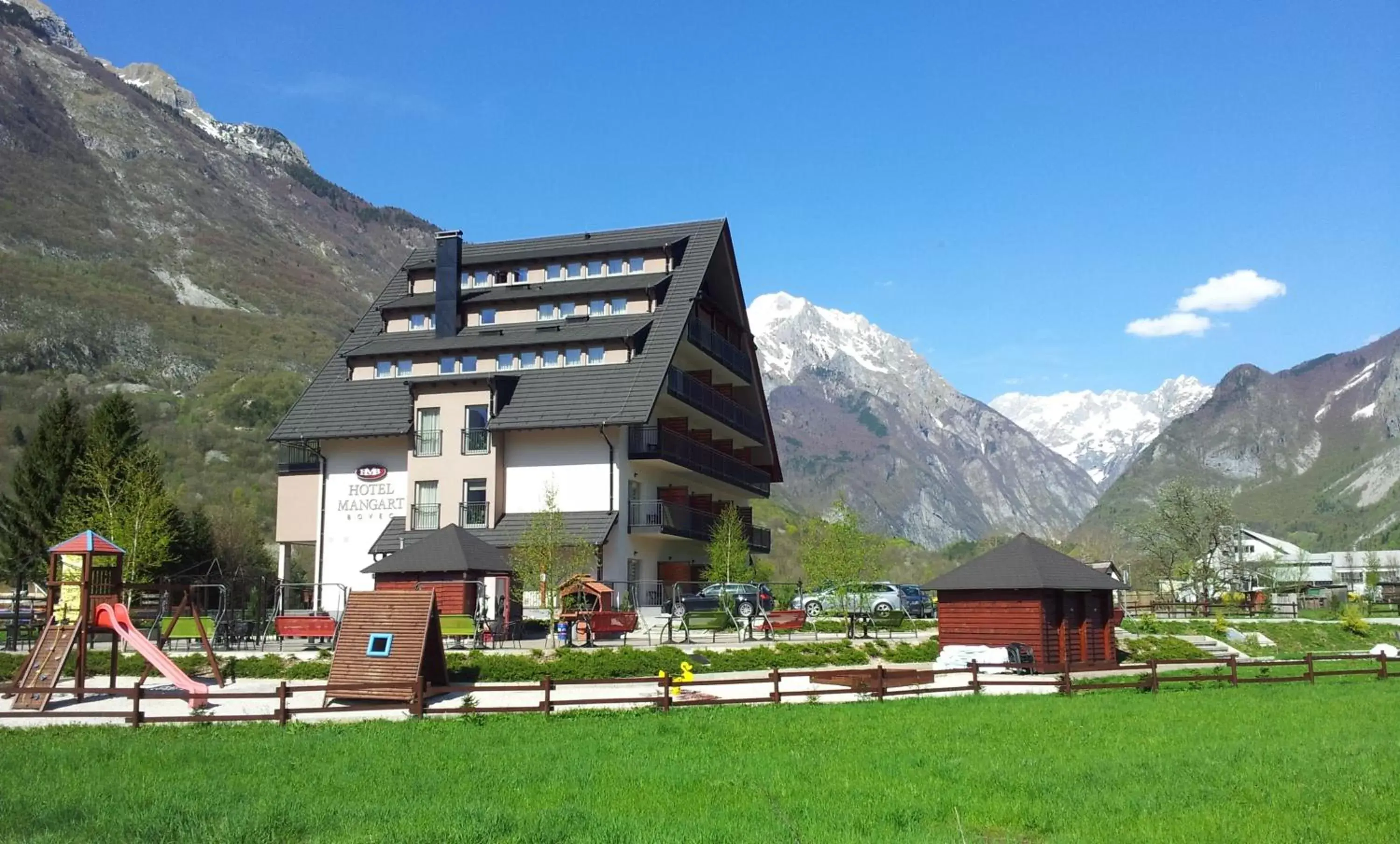 Facade/entrance, Property Building in Hotel Mangart