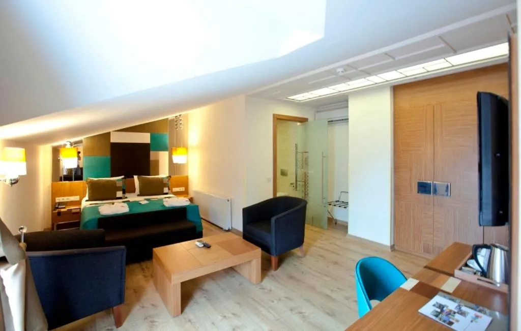 Photo of the whole room in Collage Pera Hotel