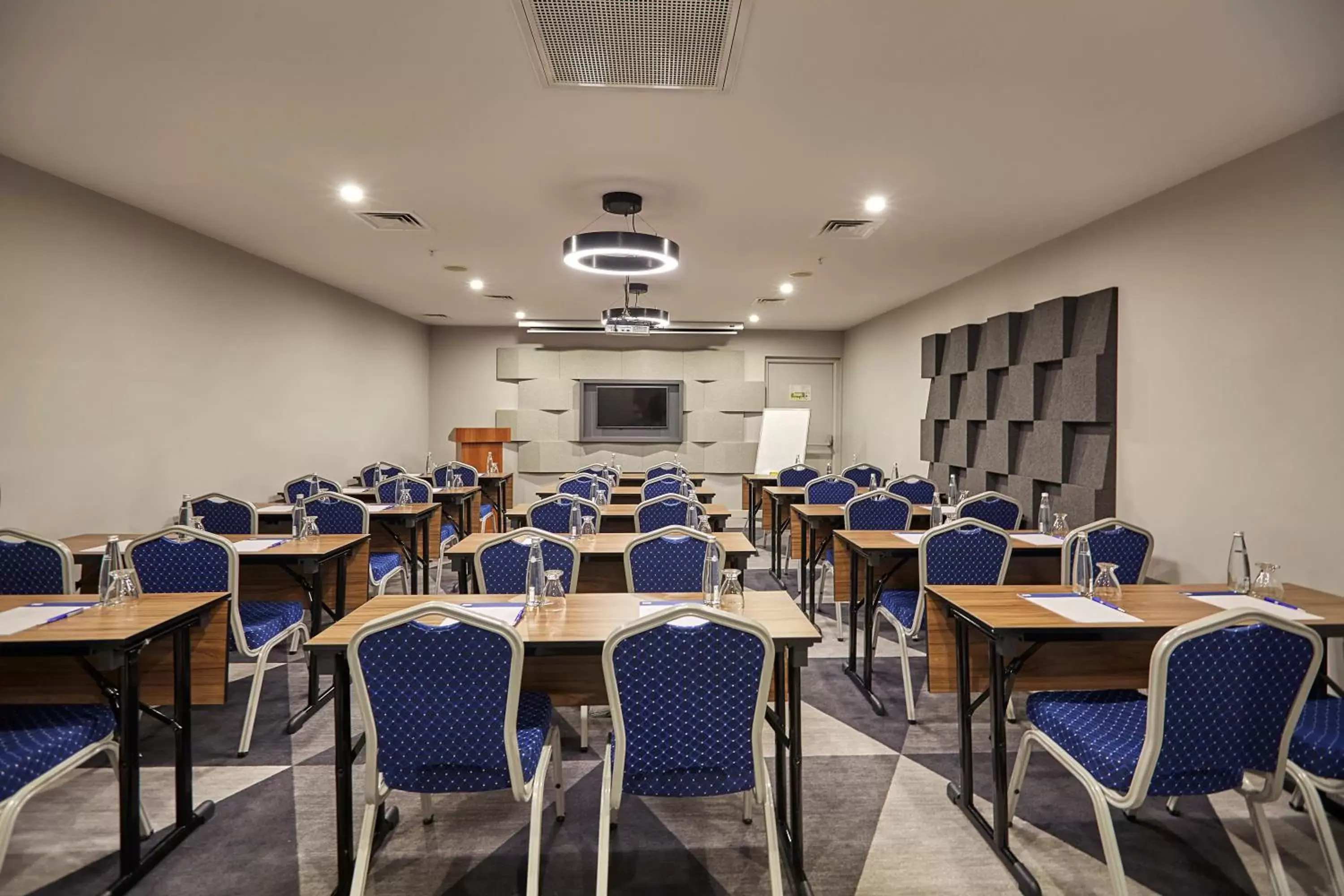 Meeting/conference room in Holiday Inn Express - Istanbul - Atakoy Metro, an IHG Hotel