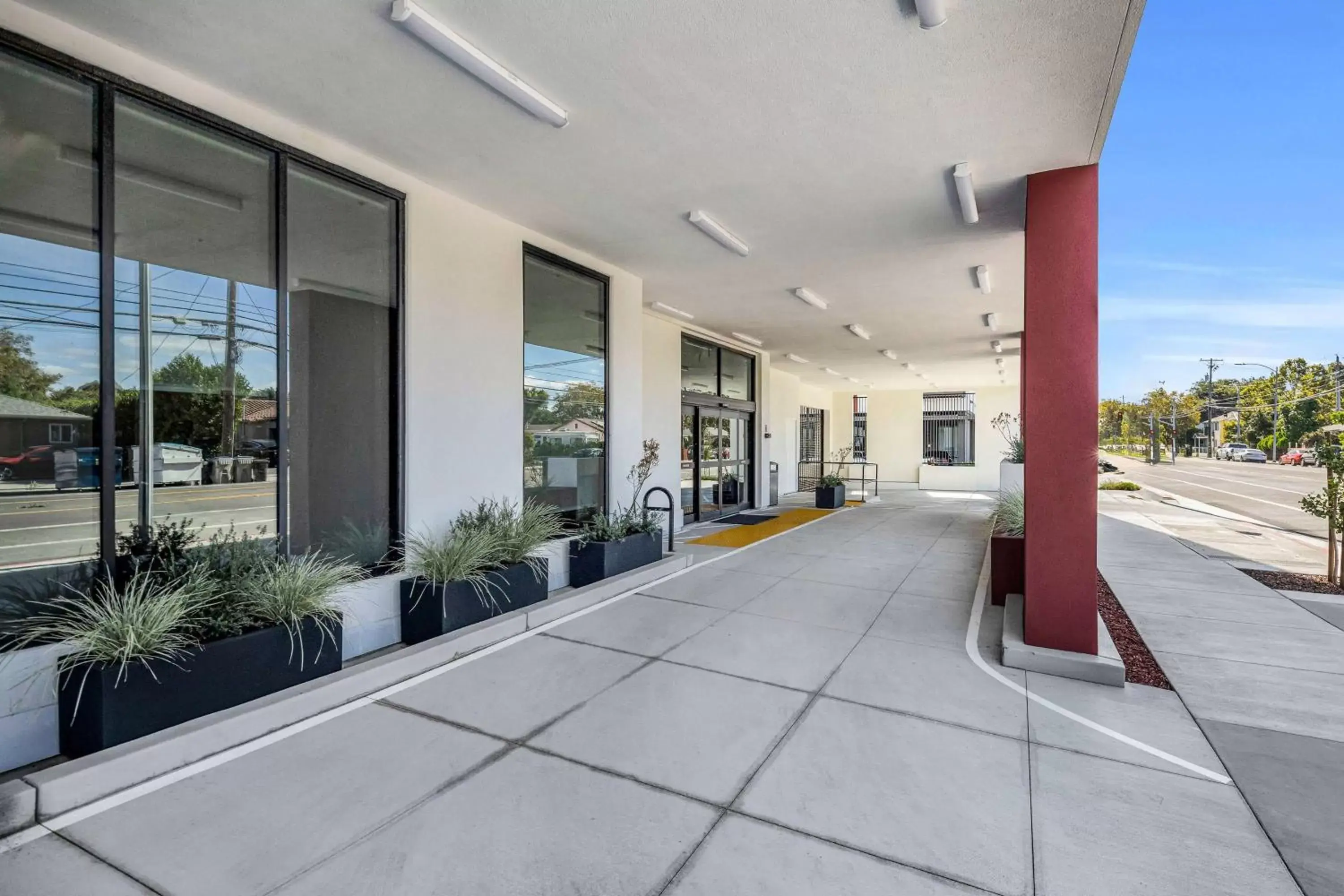 Property building in La Quinta Inn & Suites by Wyndham San Jose Silicon Valley