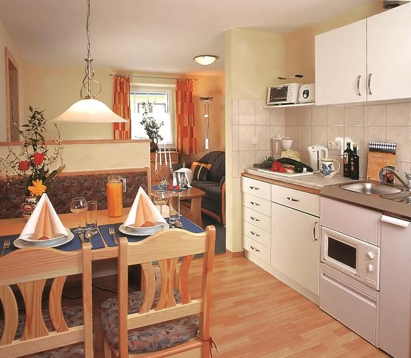 Kitchen or kitchenette in Gasthof Hotel Reif