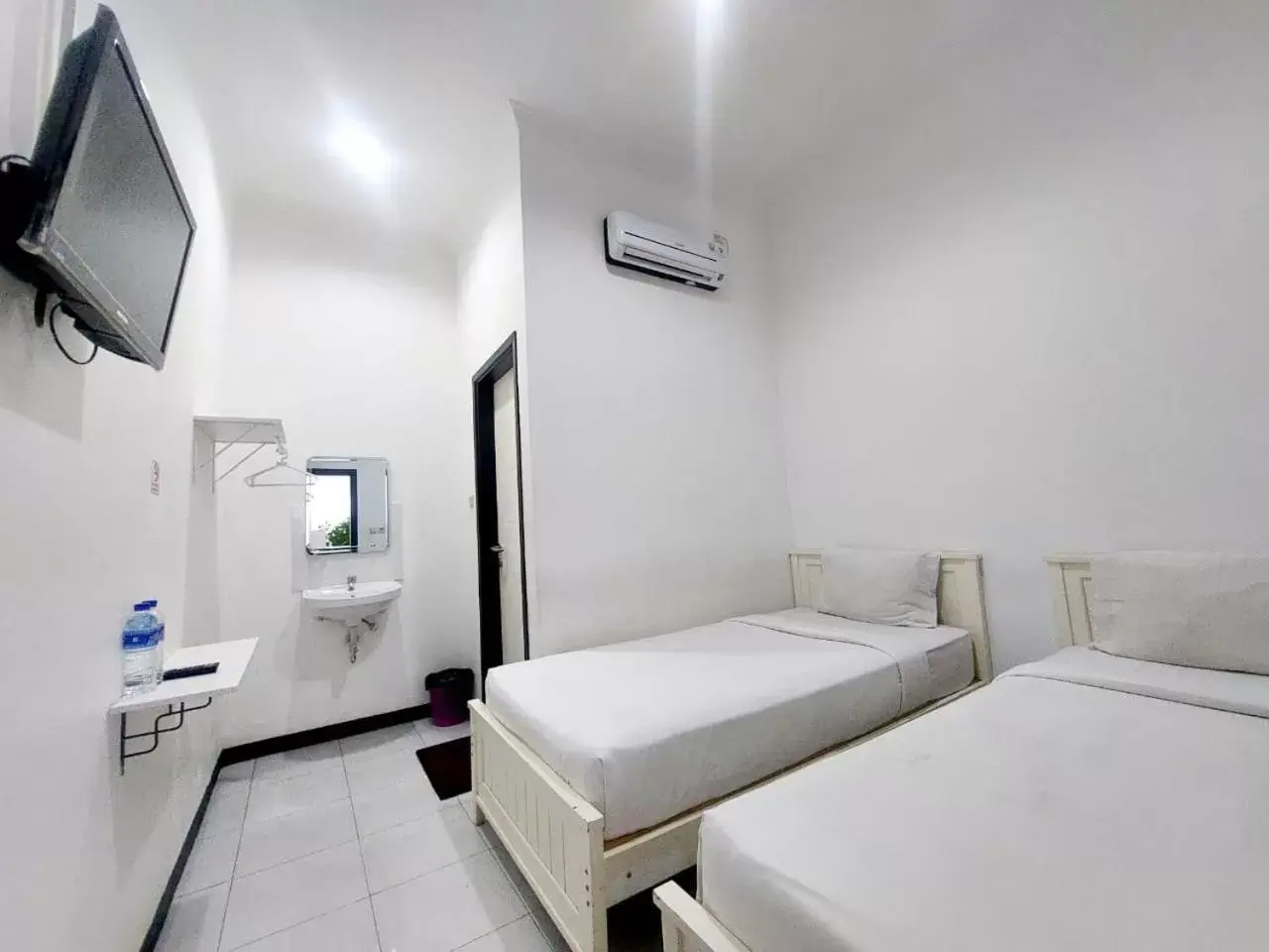 Standard Twin Room in COZY STAY KUPANG Standard Twin Room in COZY STAY KUPANG