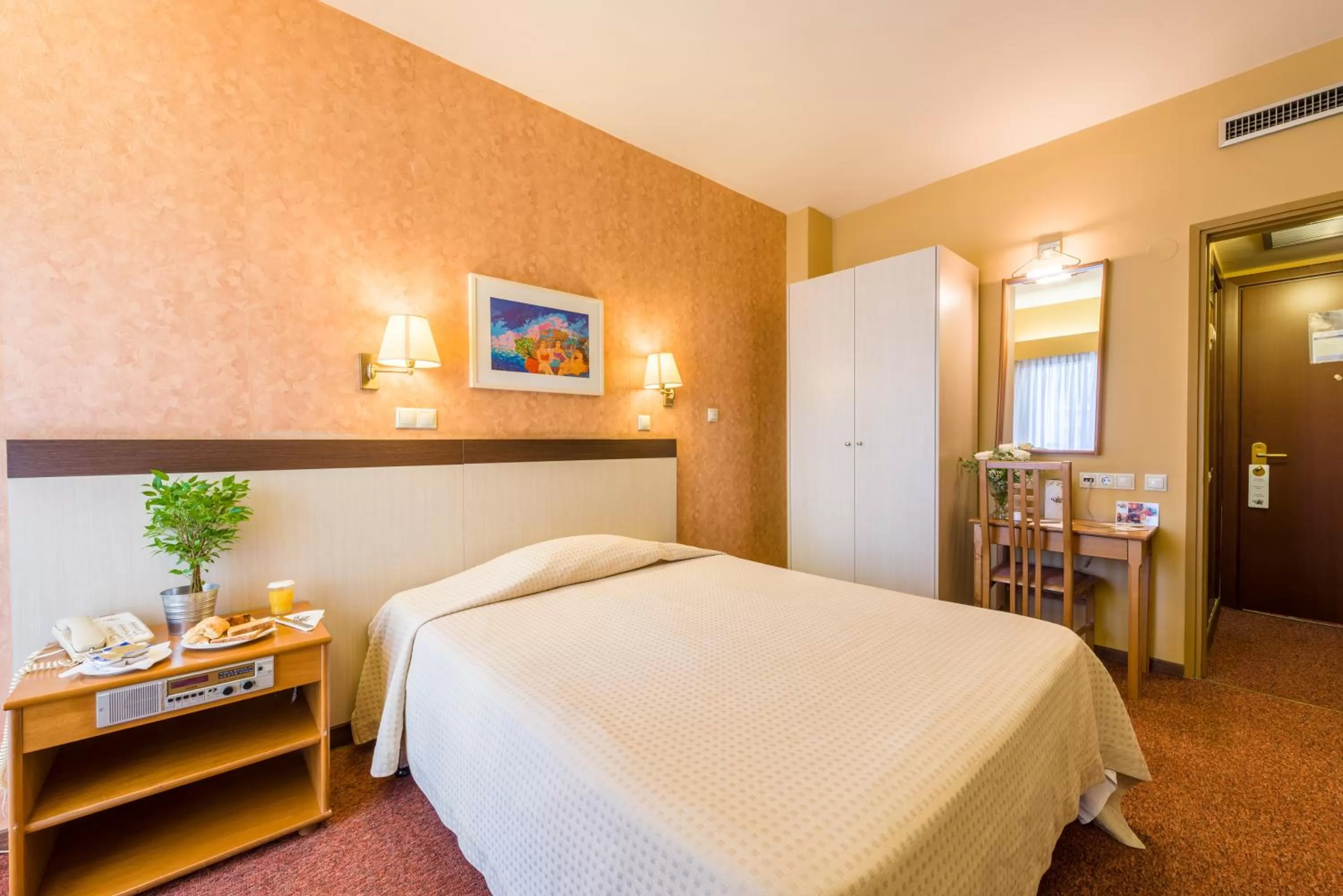 Single Room with Balcony in Queen Olga Hotel