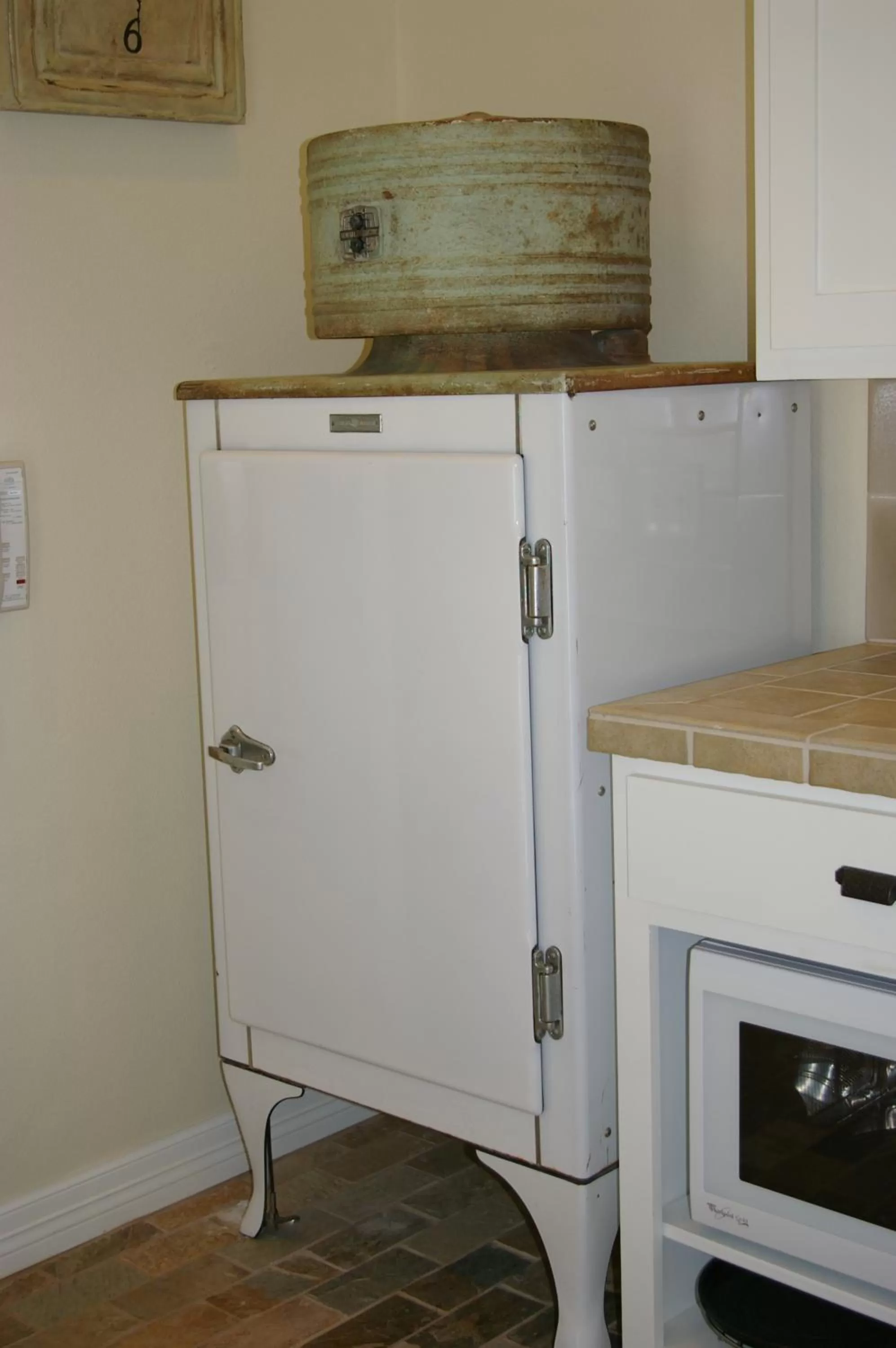 Kitchen or kitchenette in Rainbow Courts