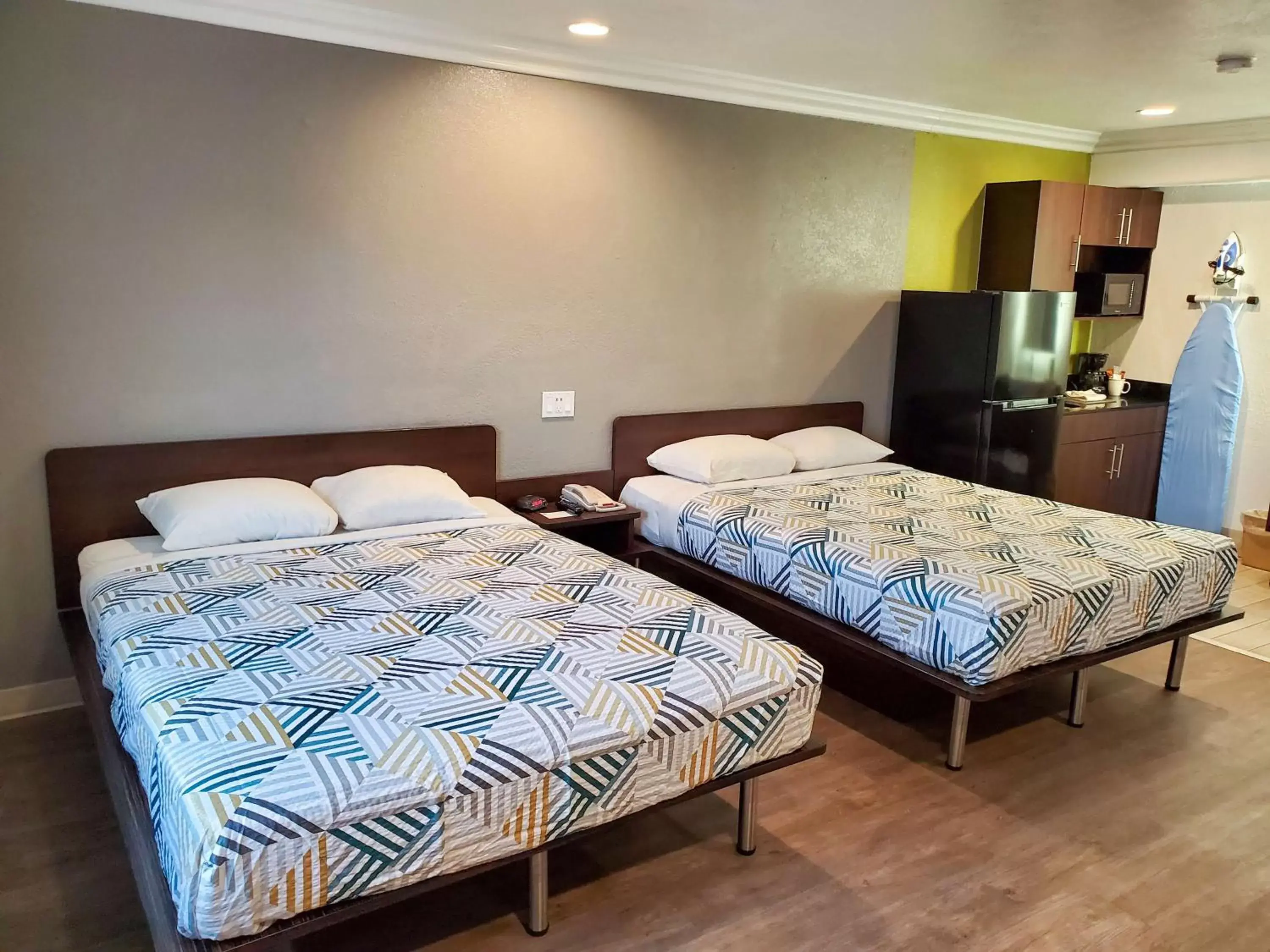 Quadruple Room - Disability Access - Non-Smoking in Studio 6-National City, CA - Naval Base San Diego Quadruple Room - Disability Access - Non-Smoking in Studio 6-National City, CA - Naval Base San Diego