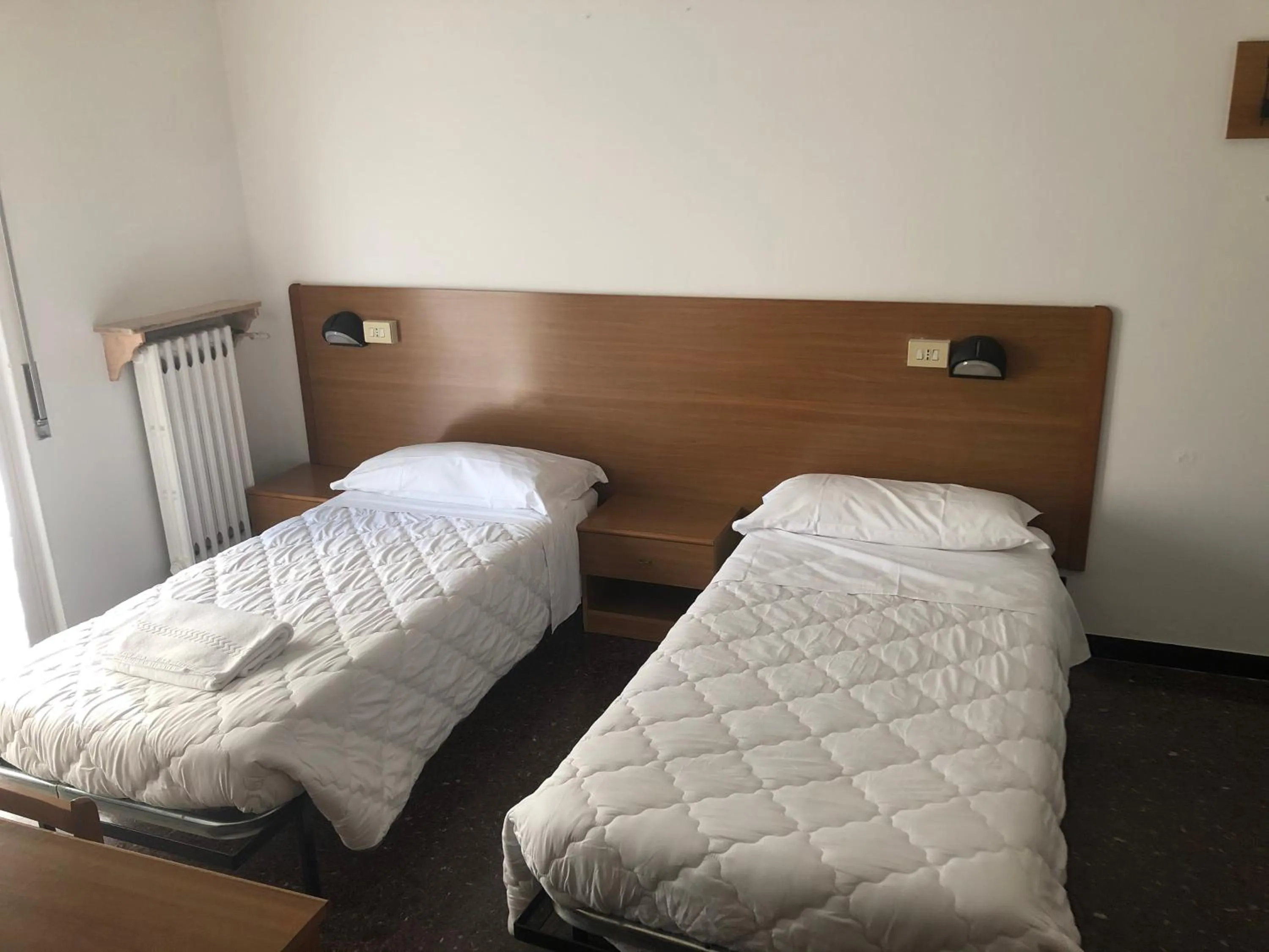 Inner courtyard view, Bed in Hotel Miramare