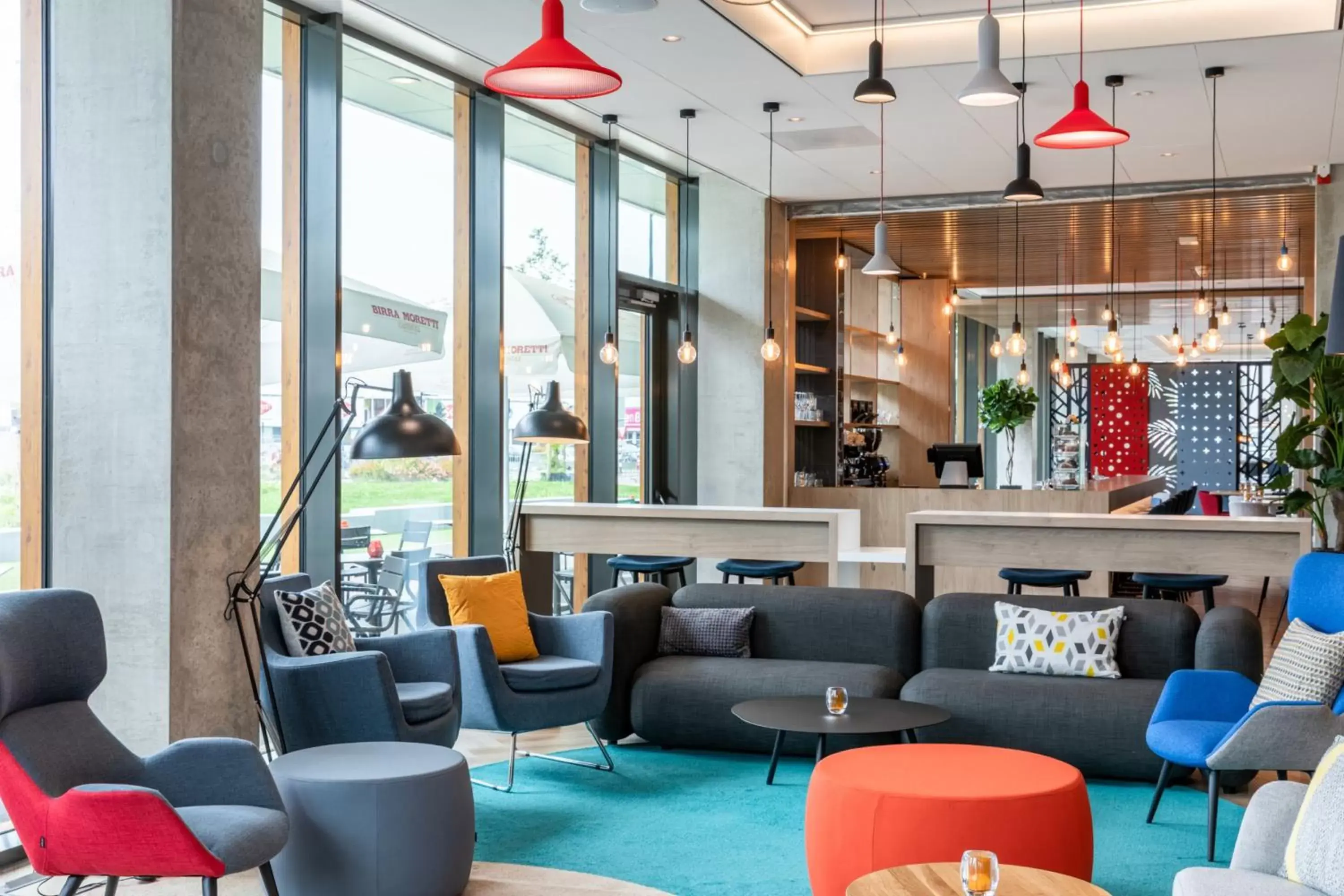 Property building, Lounge/Bar in Holiday Inn Express - Almere, an IHG Hotel