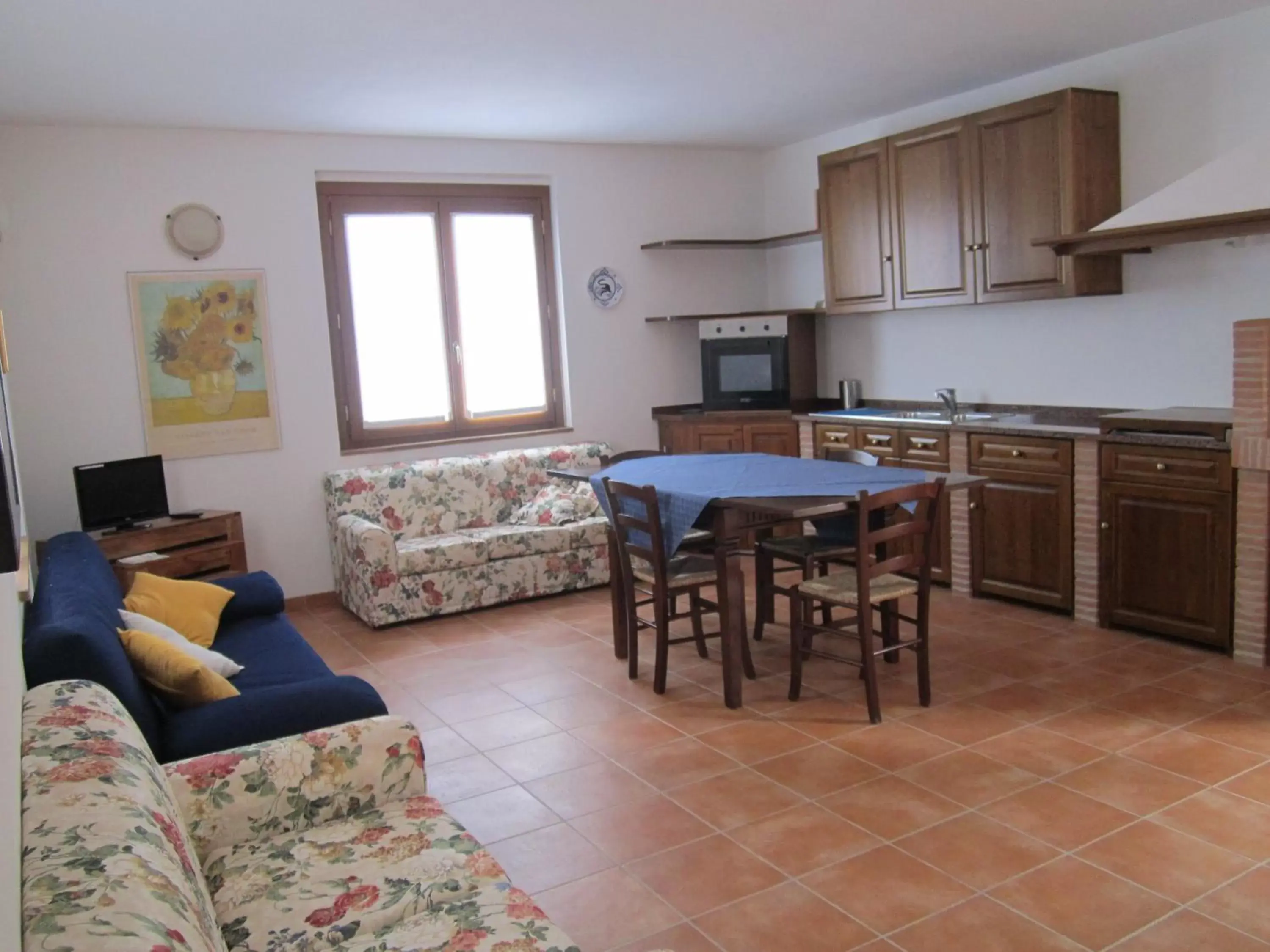 Kitchen or kitchenette, Dining Area in Madonna Del Poggio CAV