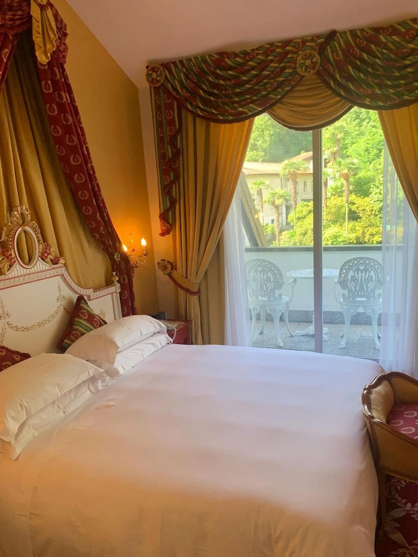 Bed in Villa e Palazzo Aminta - A Leading Hotel of The World