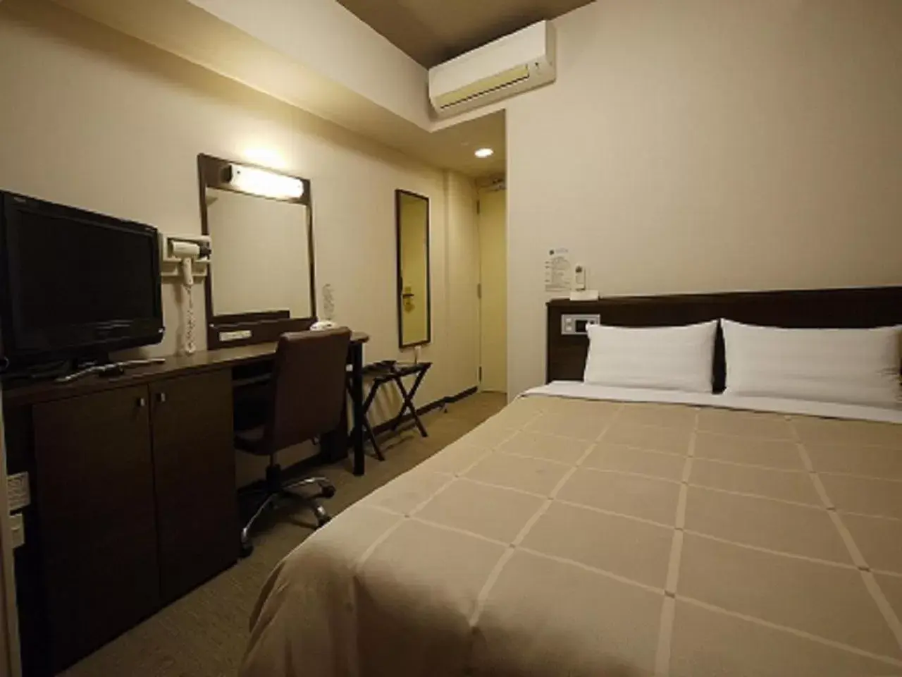 Bed, Room Photo in Hotel Route-Inn Mito Kencho-mae