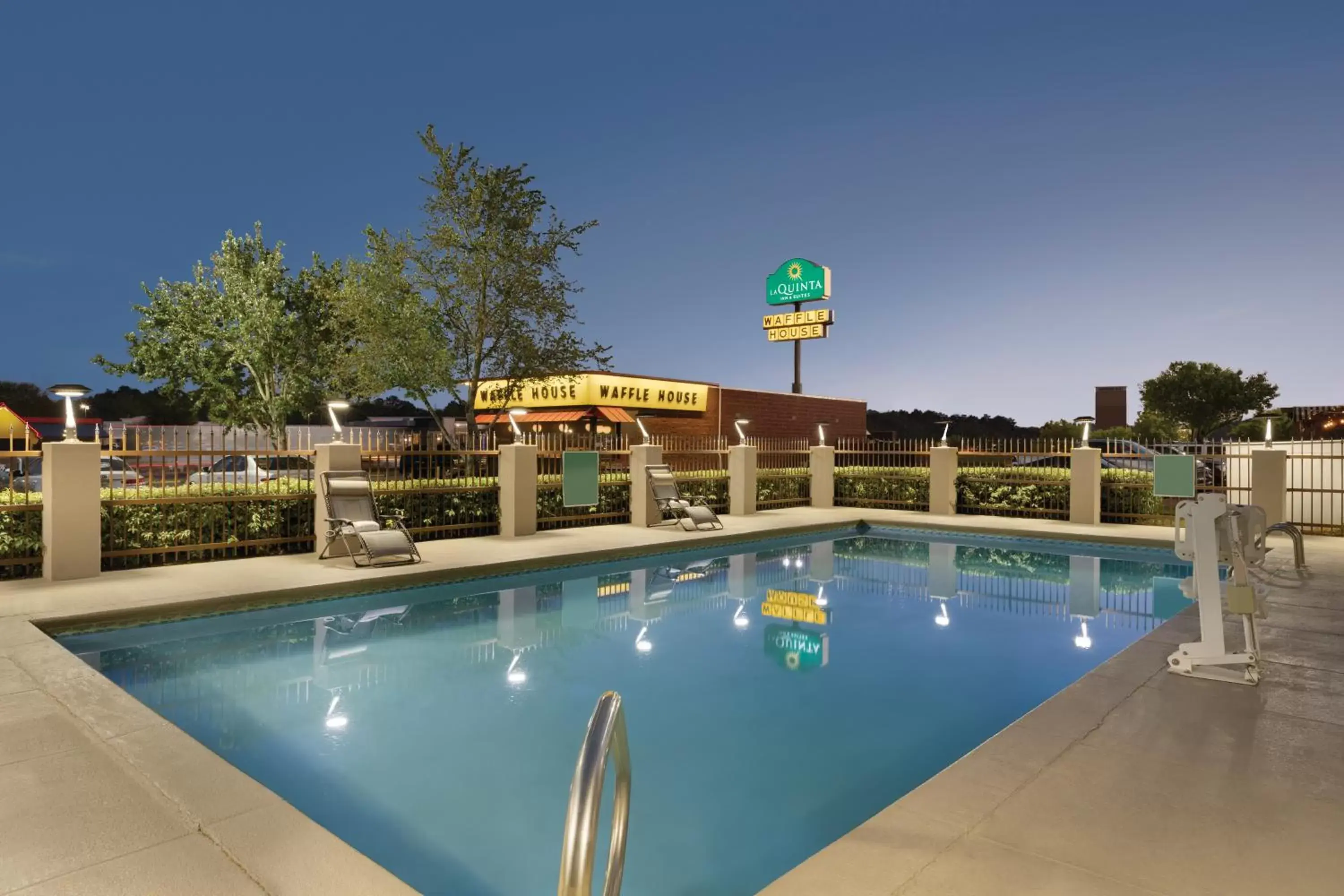 Swimming pool in La Quinta Inn & Suites by Wyndham Dothan