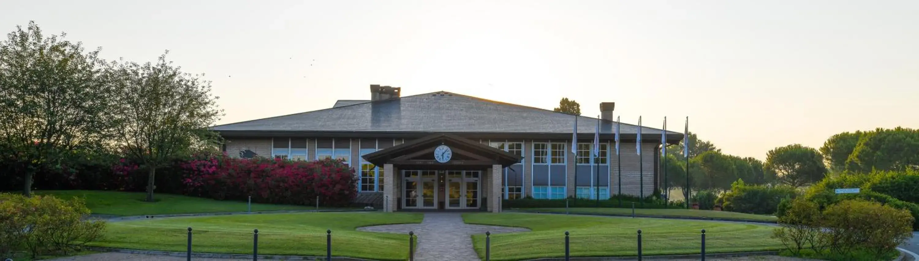 Facade/entrance, Property Building in Hotel Golf Inn