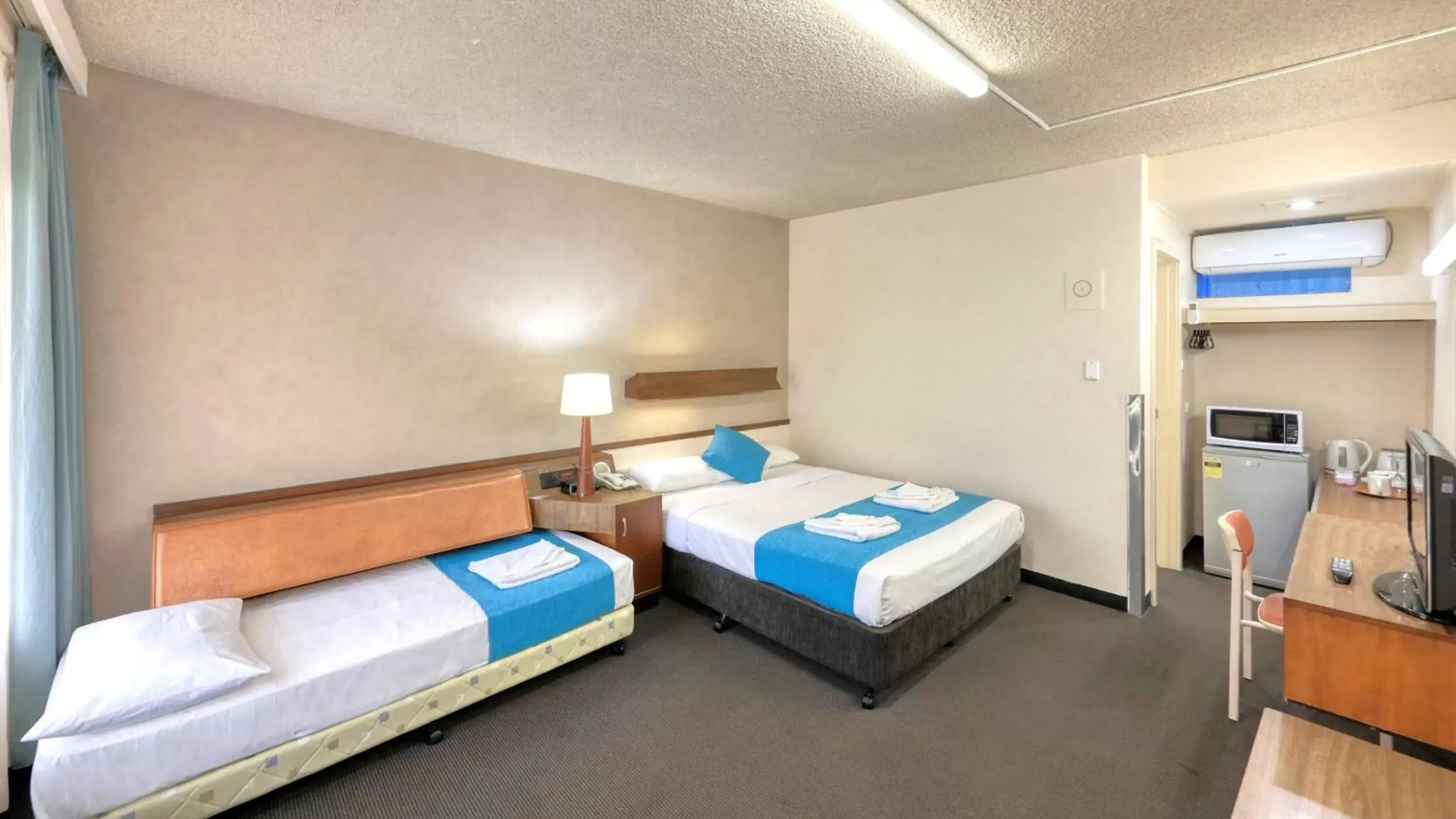 Photo of the whole room, Bed in Goulburn Central Motel