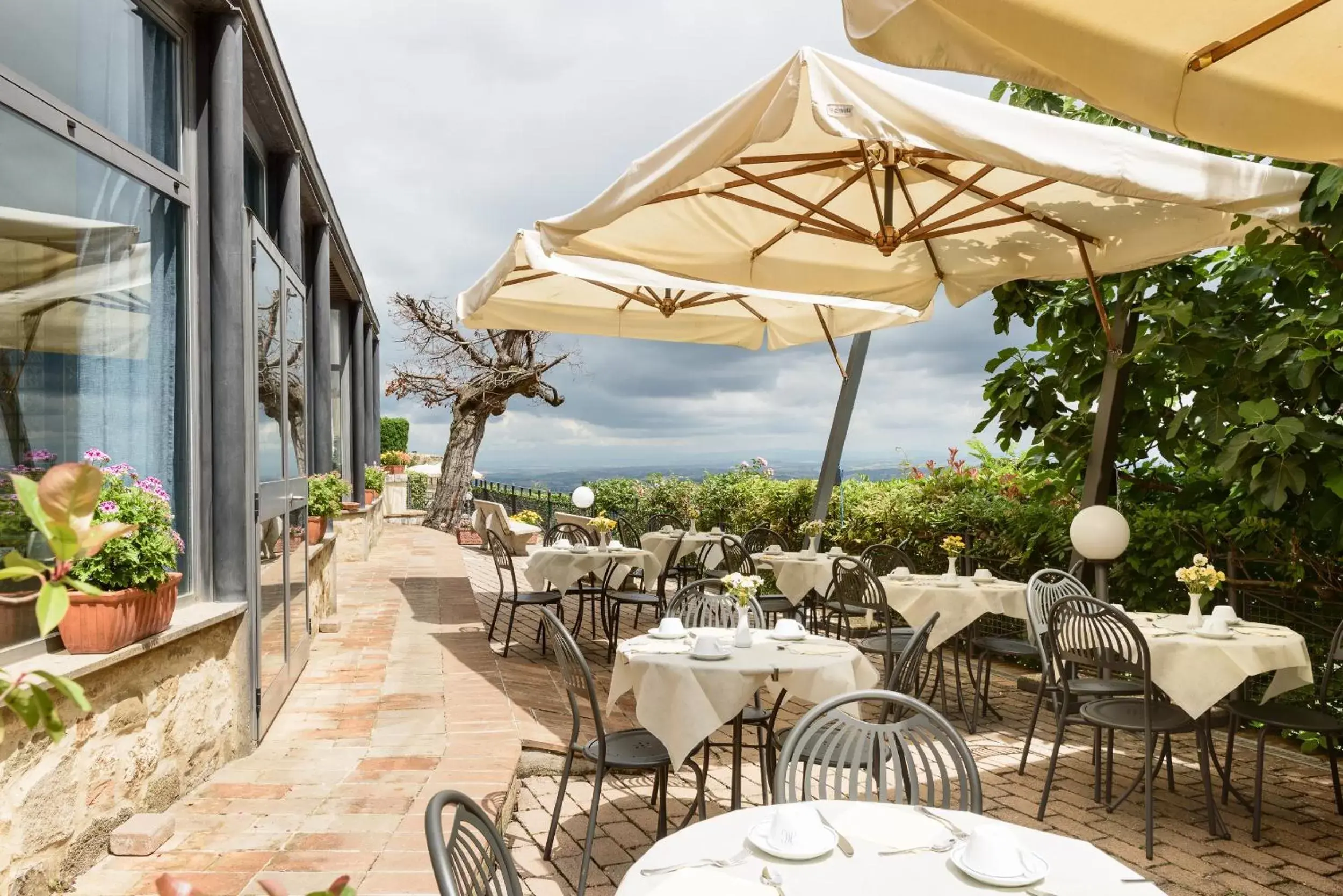 Breakfast, Restaurant/Places to Eat in Hotel Dei Capitani