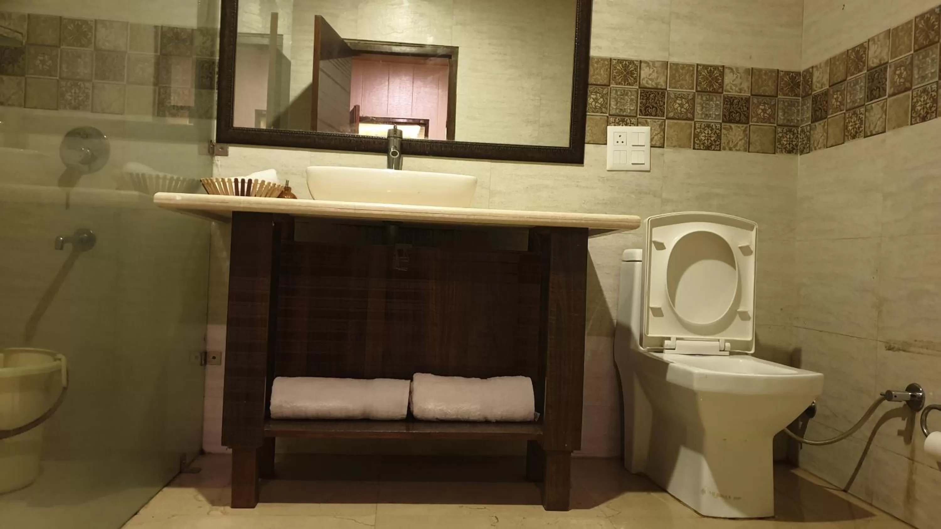 Bathroom in Maple Leaf Hotel