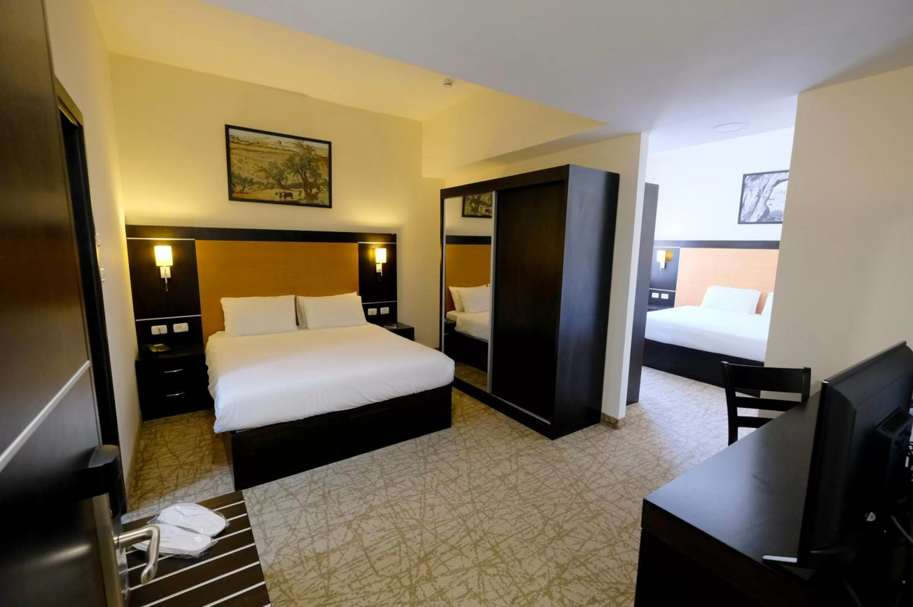 Bedroom, Bed in New Capitol Hotel - Jerusalem