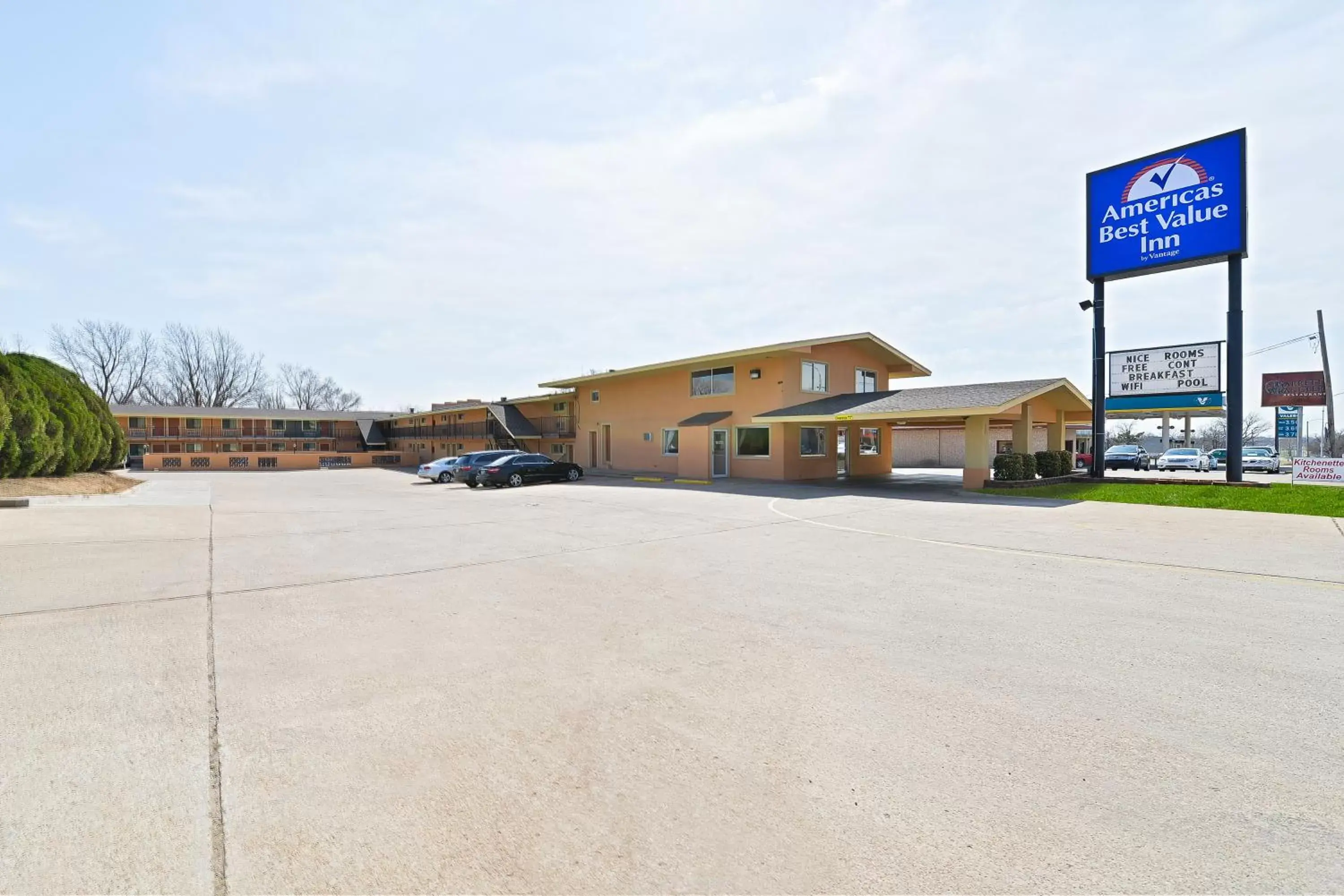 Facade/entrance, Property Building in Americas Best Value Inn Ponca City