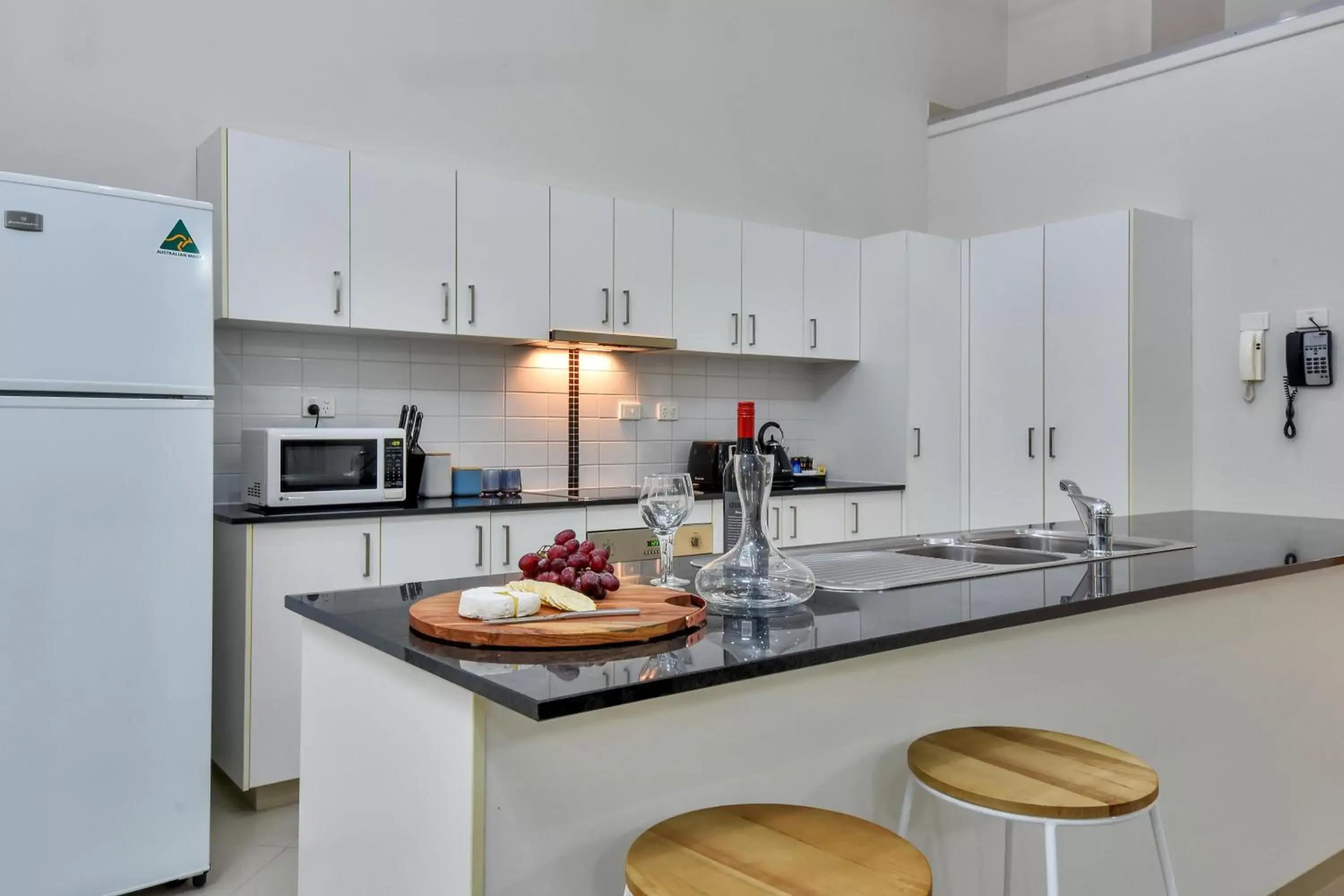 Kitchen or kitchenette, Kitchen/Kitchenette in Argus Apartments Darwin