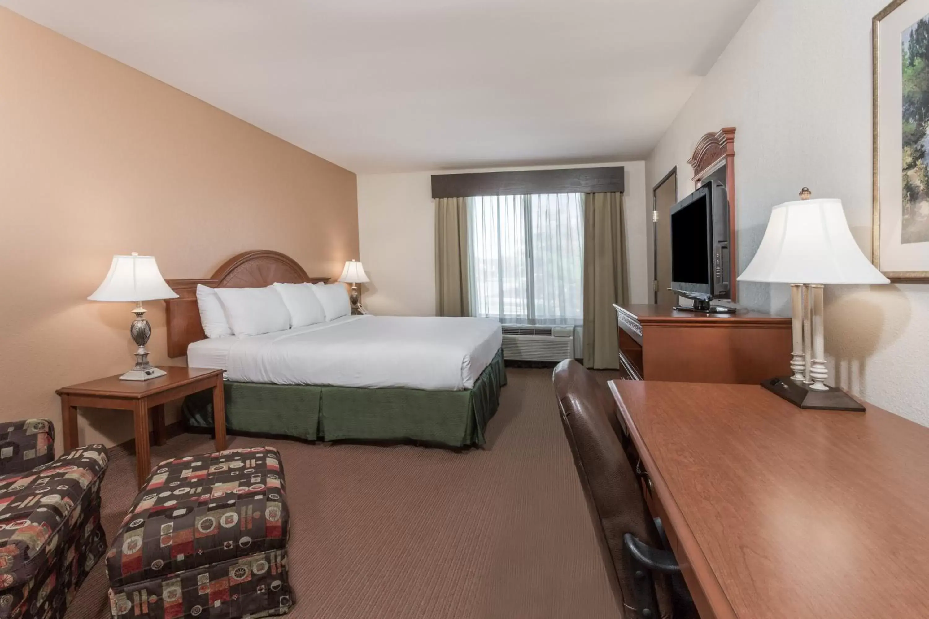 Bedroom in Holiday Inn - Belcamp - Aberdeen Area, an IHG Hotel