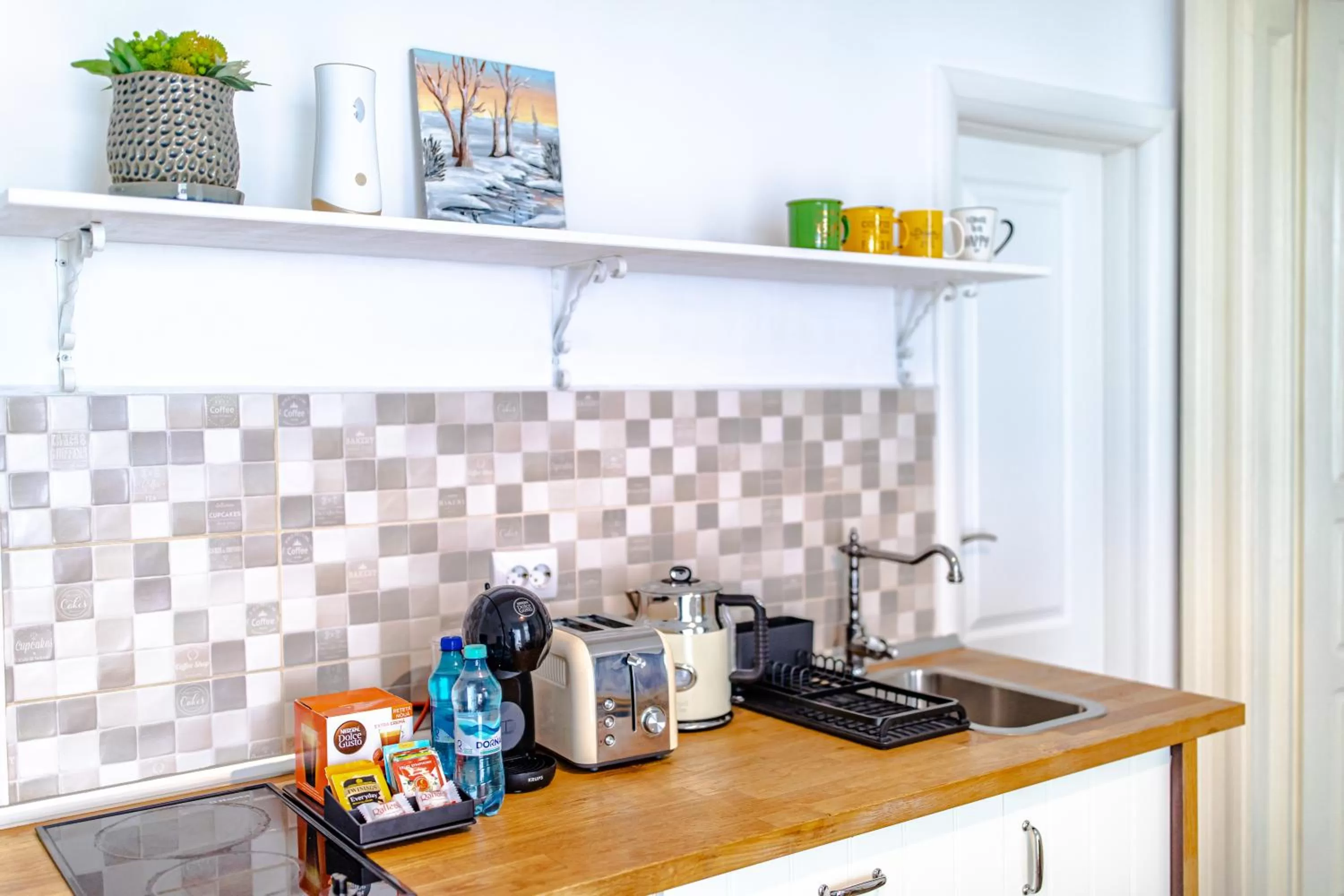 Coffee/tea facilities in ALBERT RESIDENCE Brasov with complimentary parking and 10 percent Food and Drinks