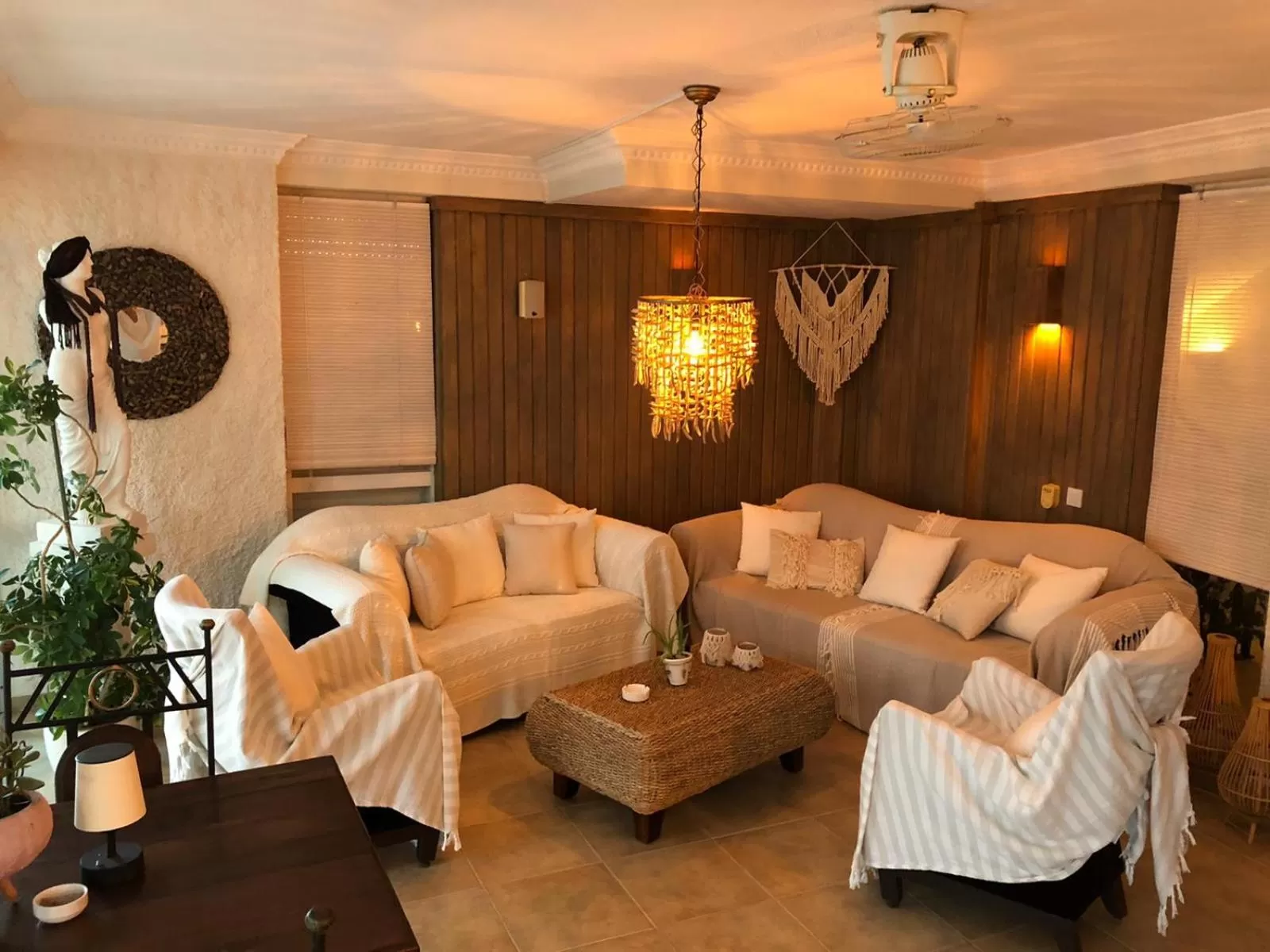 Communal lounge/ TV room in Conny's Hotel (Adult Only) +18