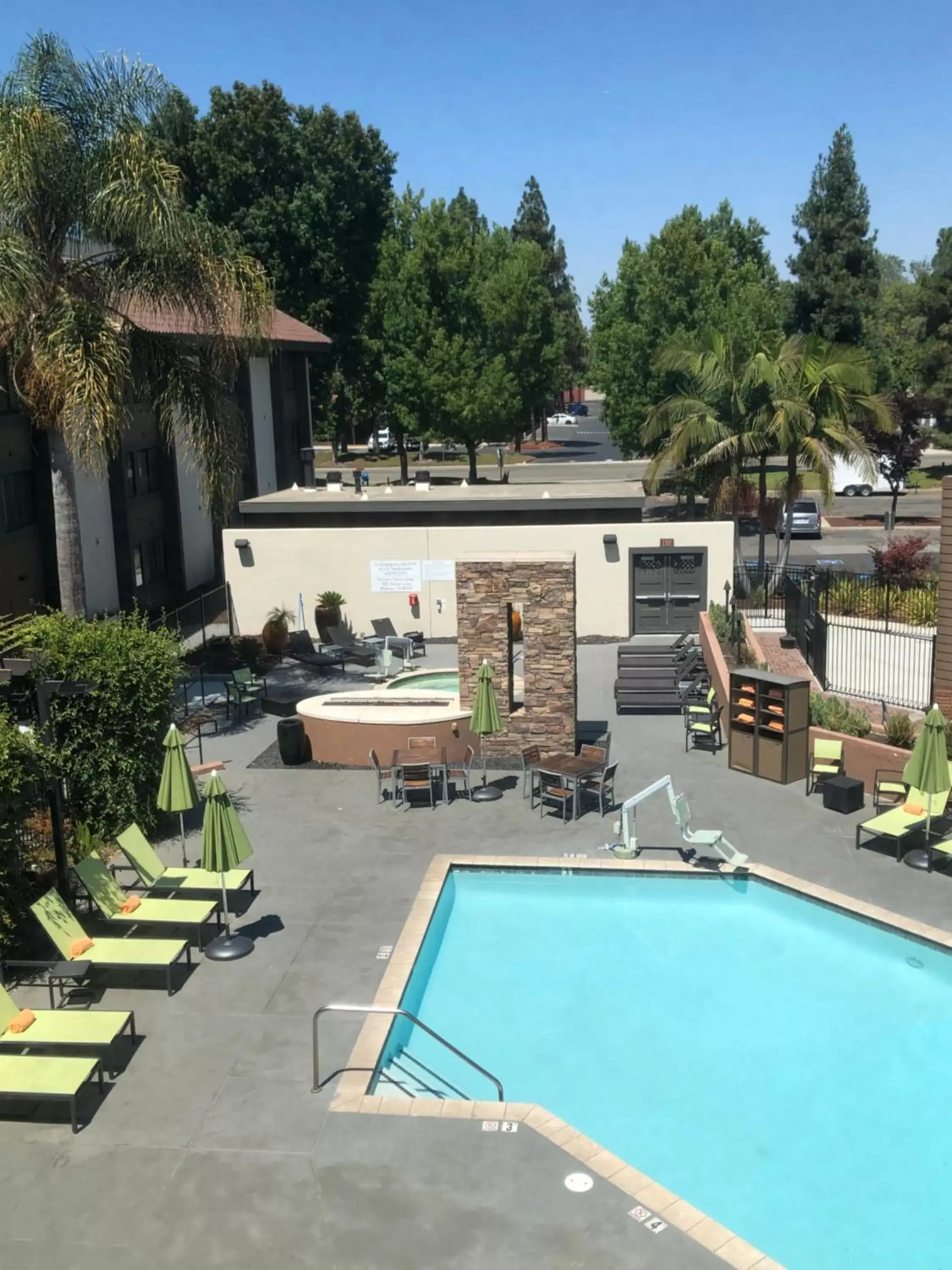 Swimming Pool in Sonesta Silicon Valley