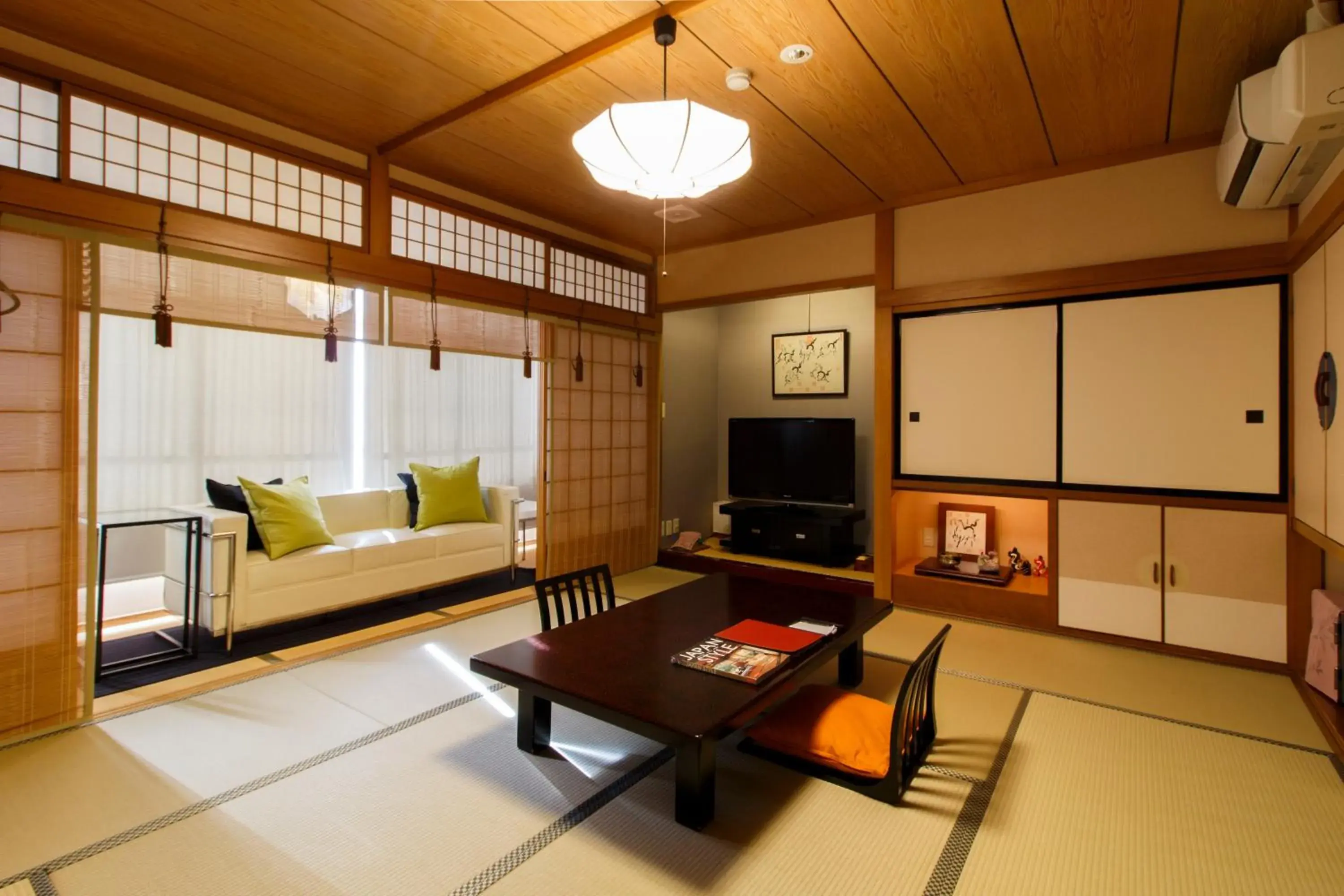 Photo of the whole room, Seating Area in Ryokan Oyado Koto No Yume