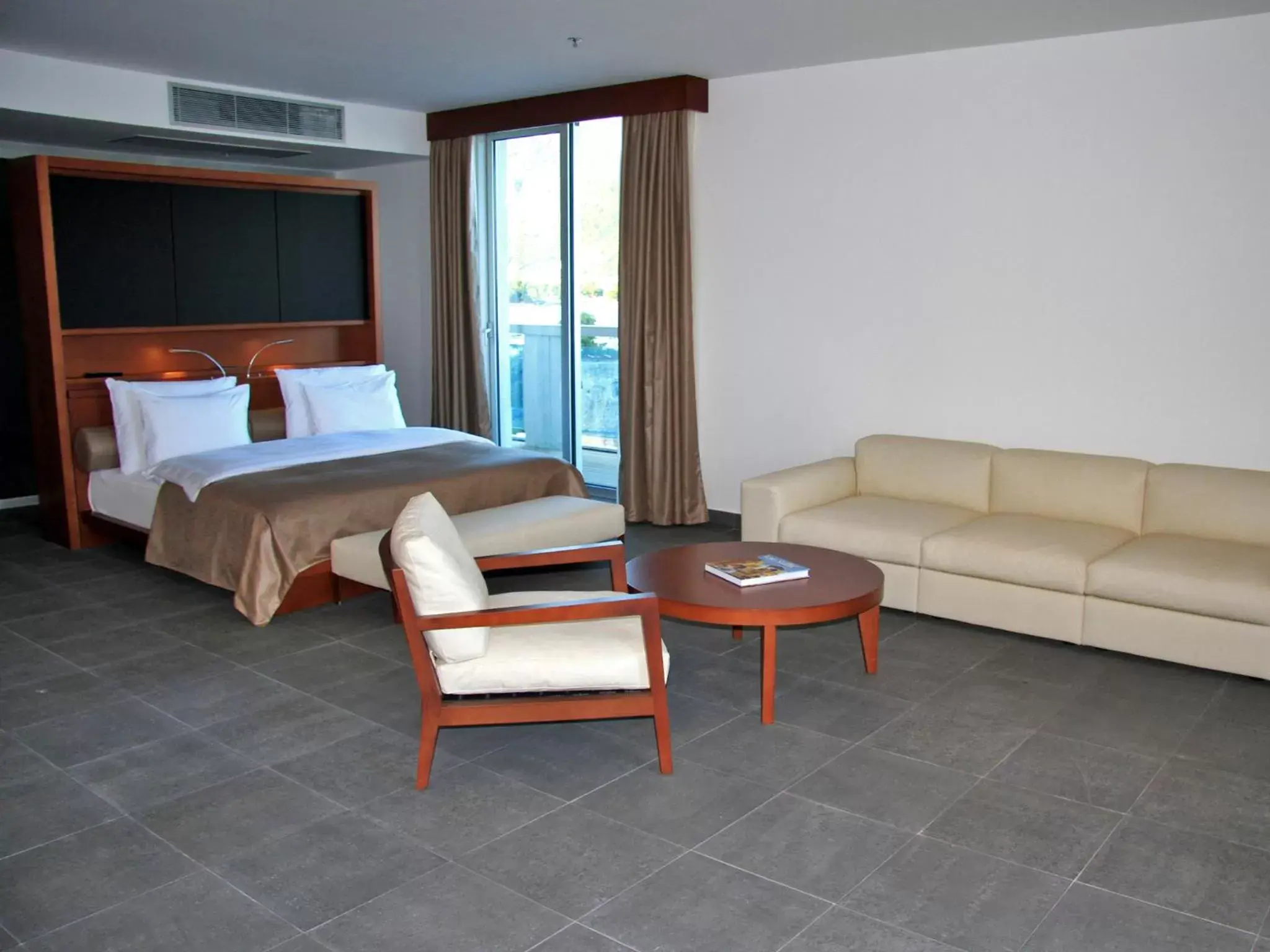 Bed in Avala Resort & Villas