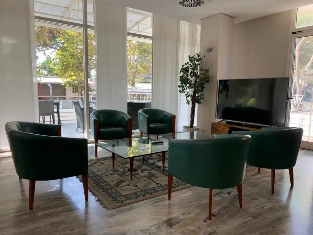 Communal lounge/ TV room, Seating Area in Hotel Audi Frontemare