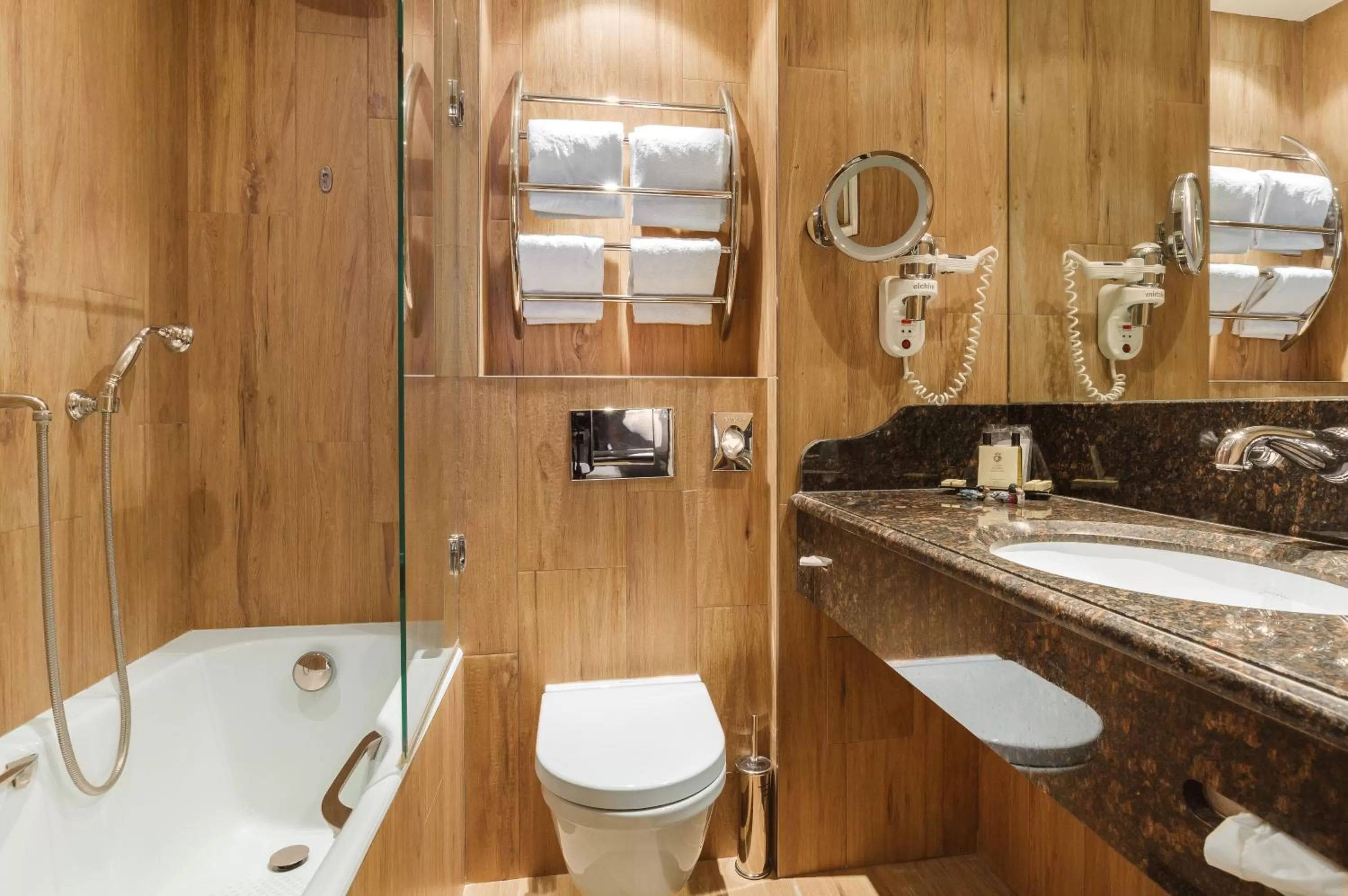 Bathroom in La Perle Saint Germain des Prés