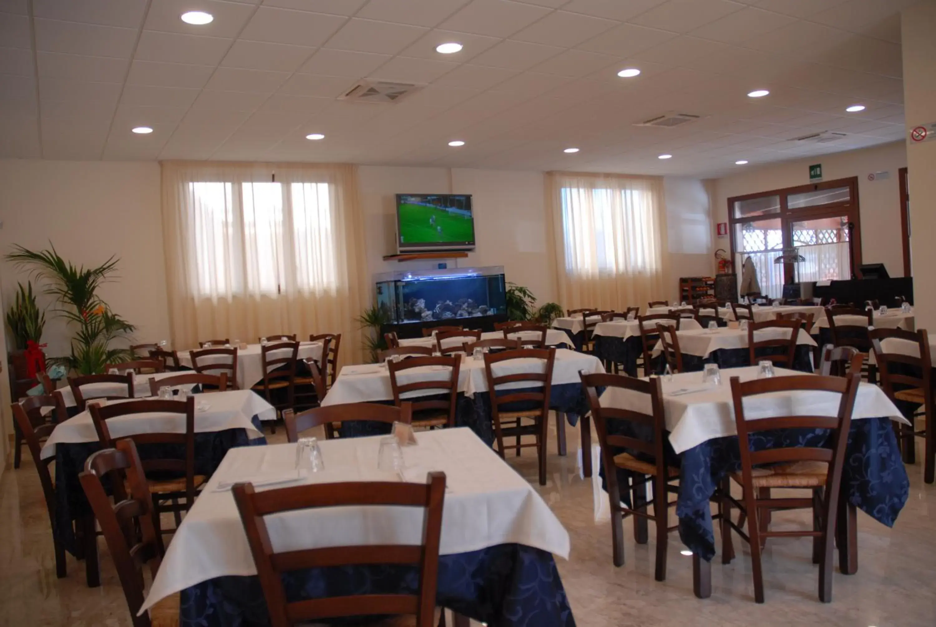 Communal lounge/ TV room, Restaurant/Places to Eat in Hotel Iacone