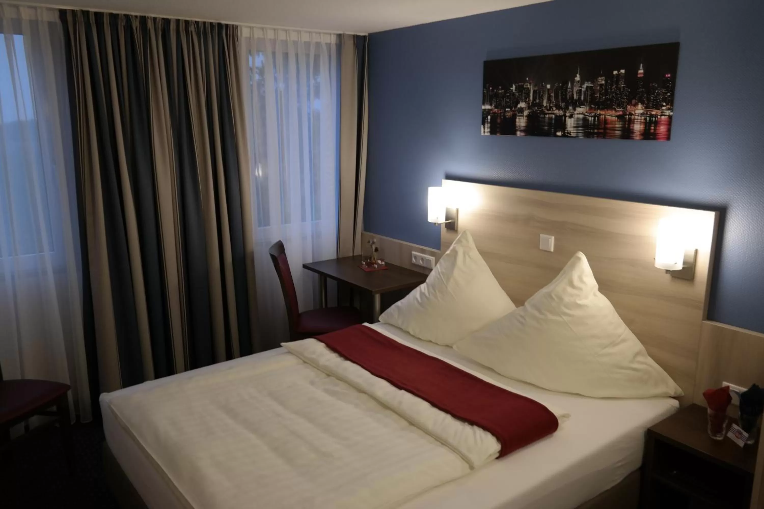 Photo of the whole room, Bed in Motel 44