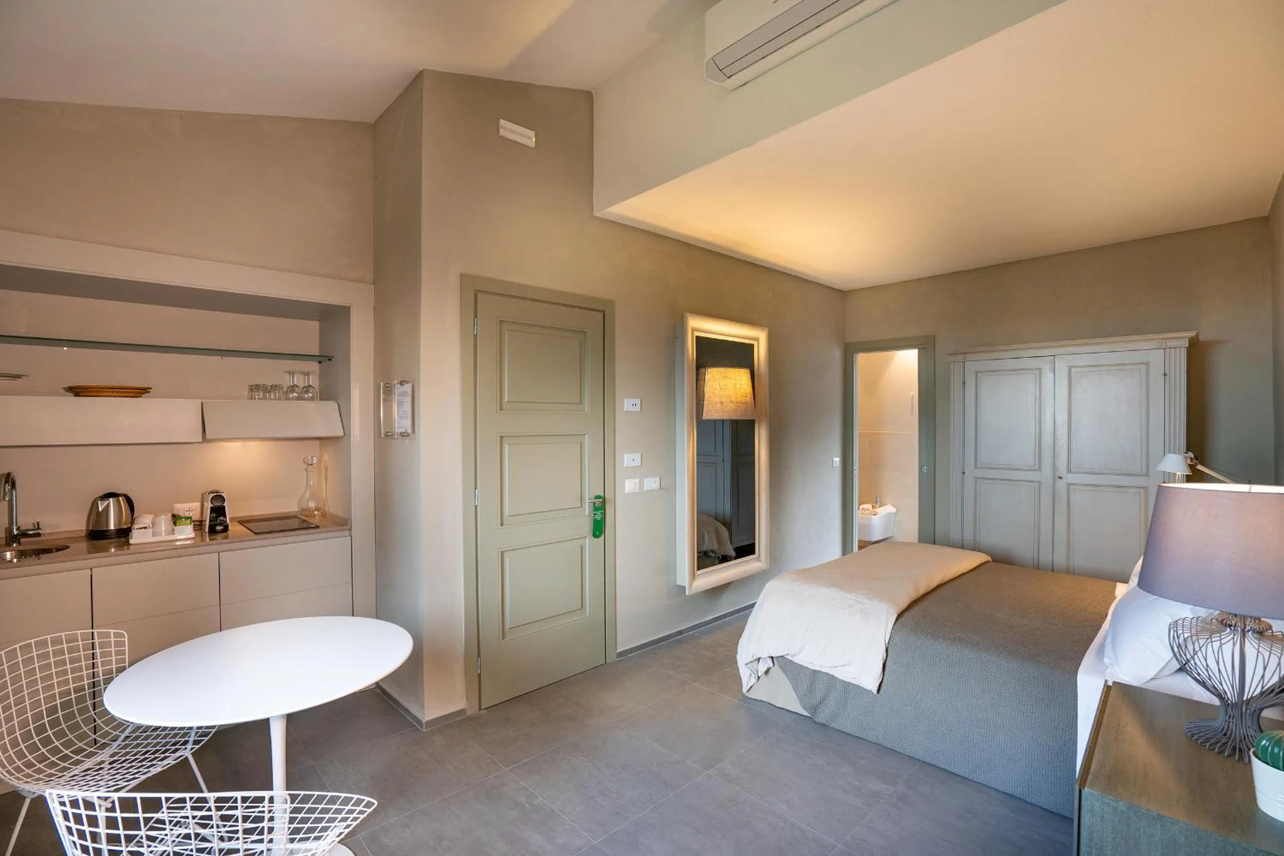 Bed in Villa Sassolini Country Boutique Hotel