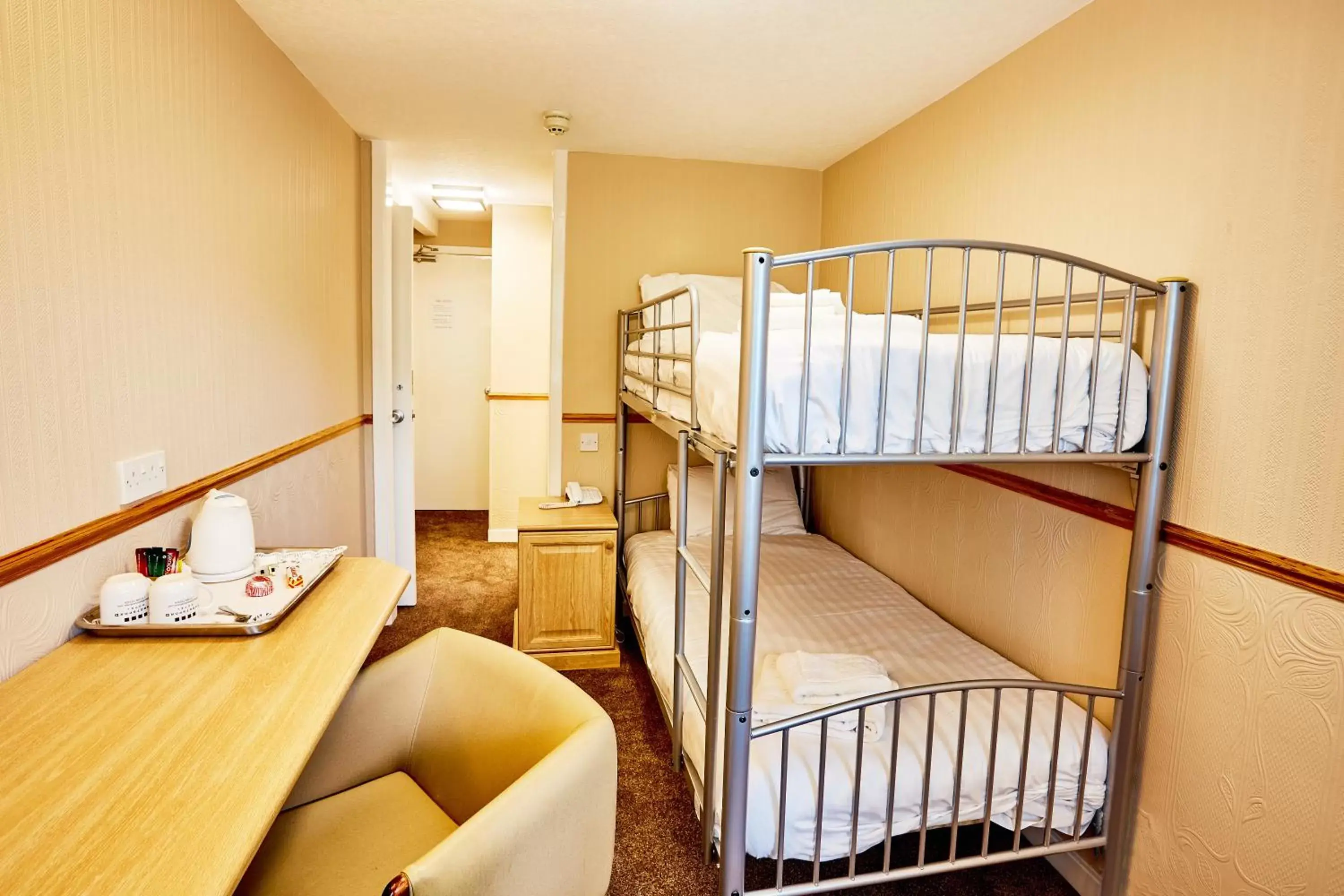 Seating area, Bunk Bed in Abbotsford Hotel