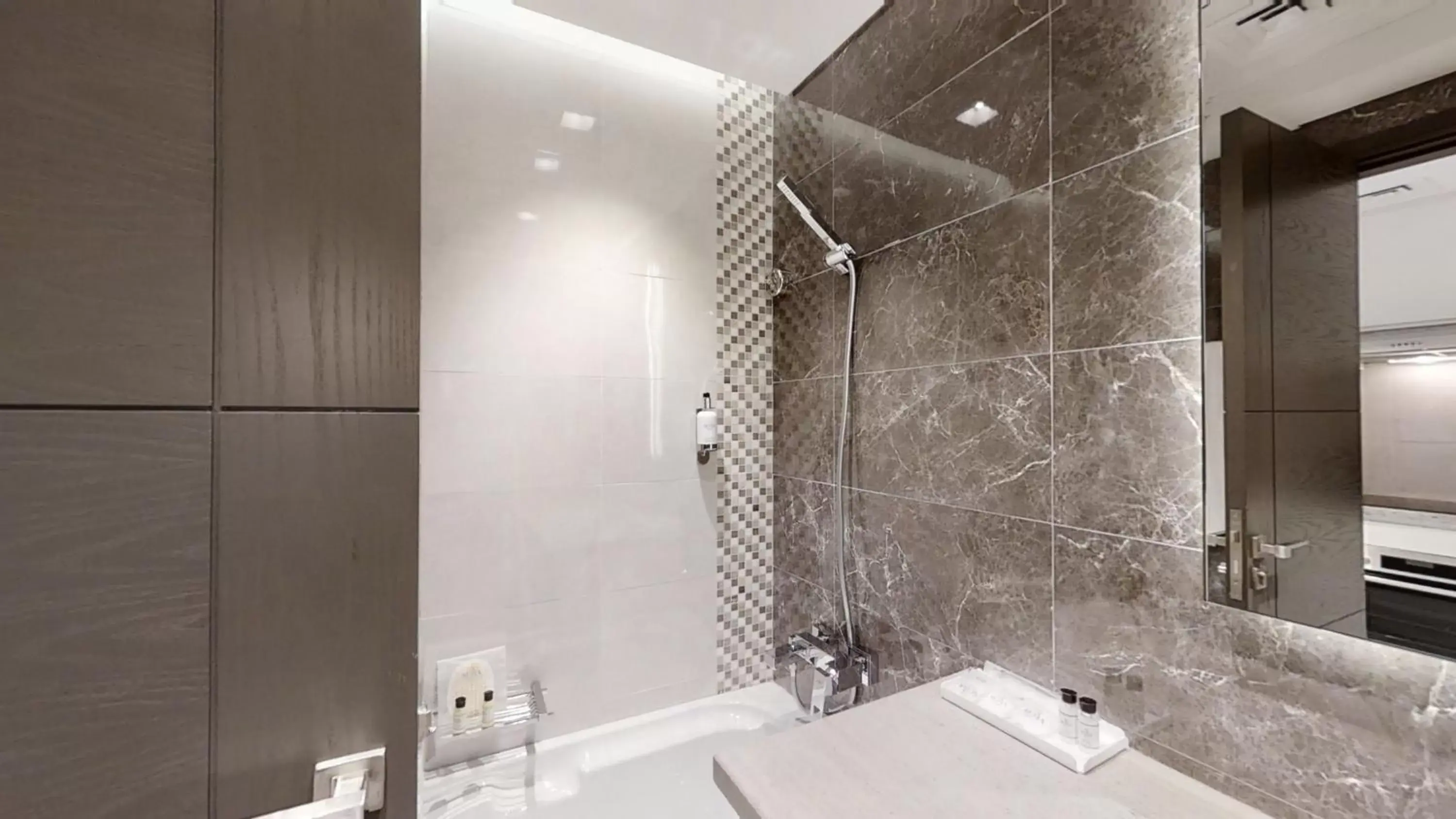 Shower, Bathroom in Suha Mina Rashid Hotel Apartments