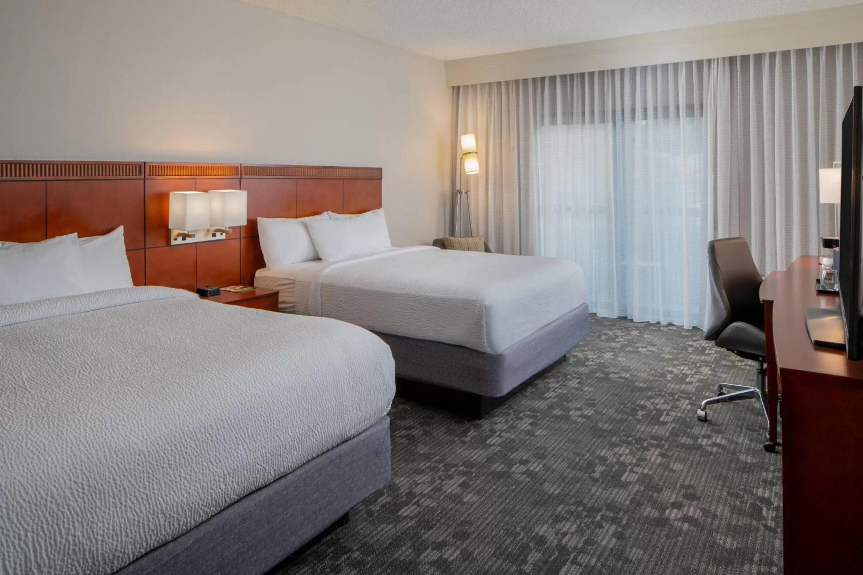 Photo of the whole room, Bed in Courtyard by Marriott Nashville Airport