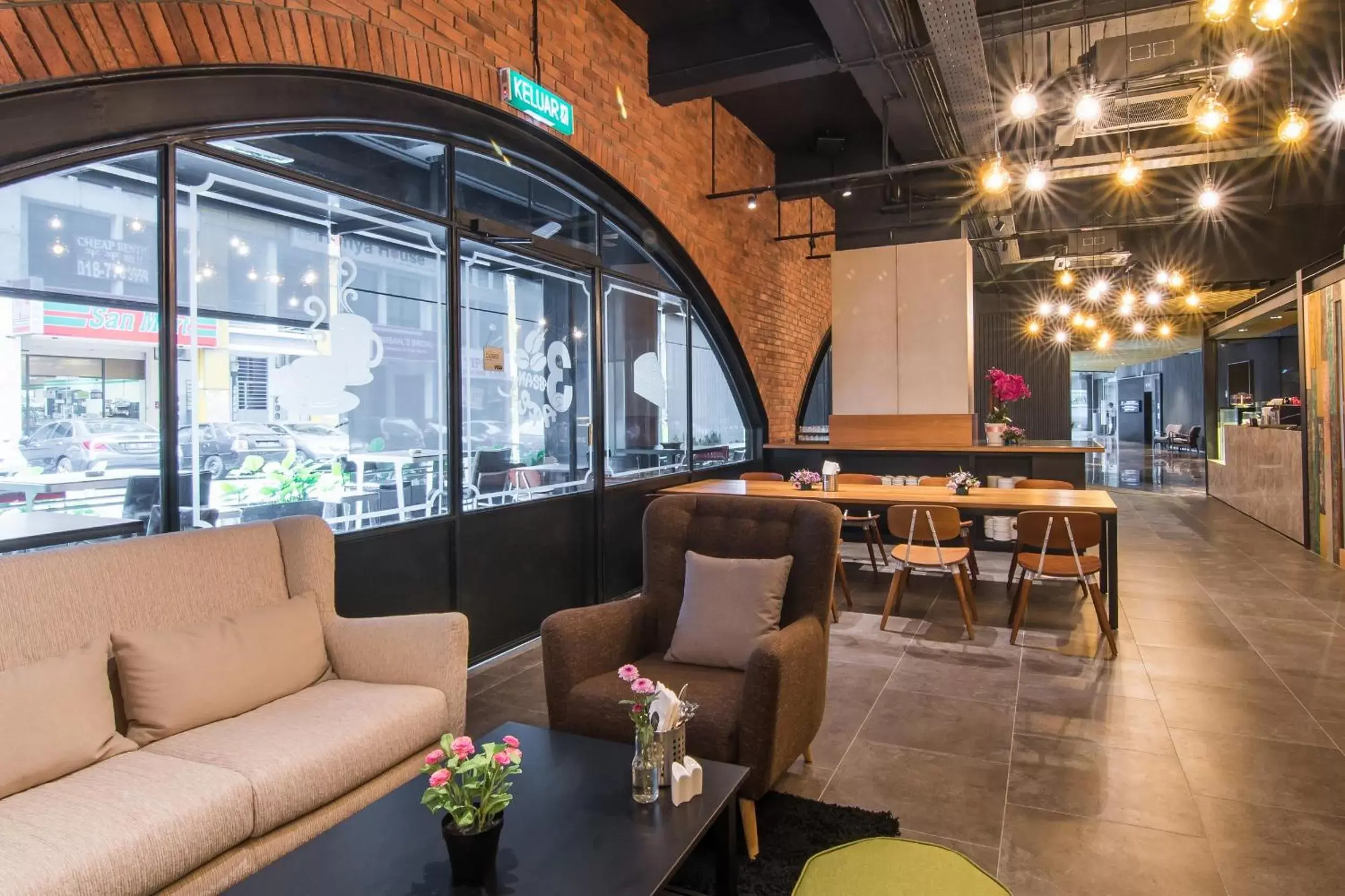 Restaurant/places to eat in MTREE Hotel Restaurant/places to eat in MTREE Hotel