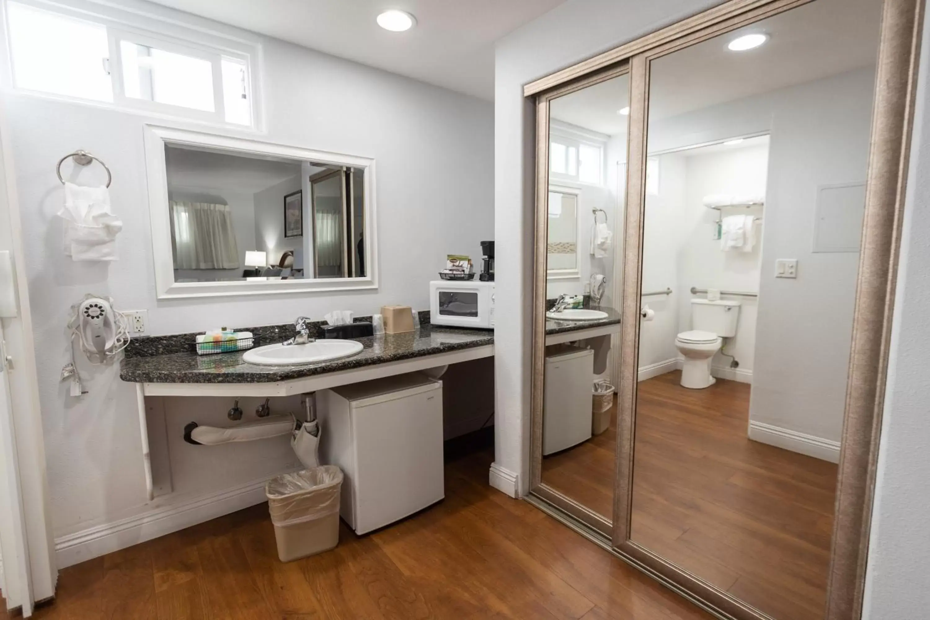 Bathroom in King Frederik Inn