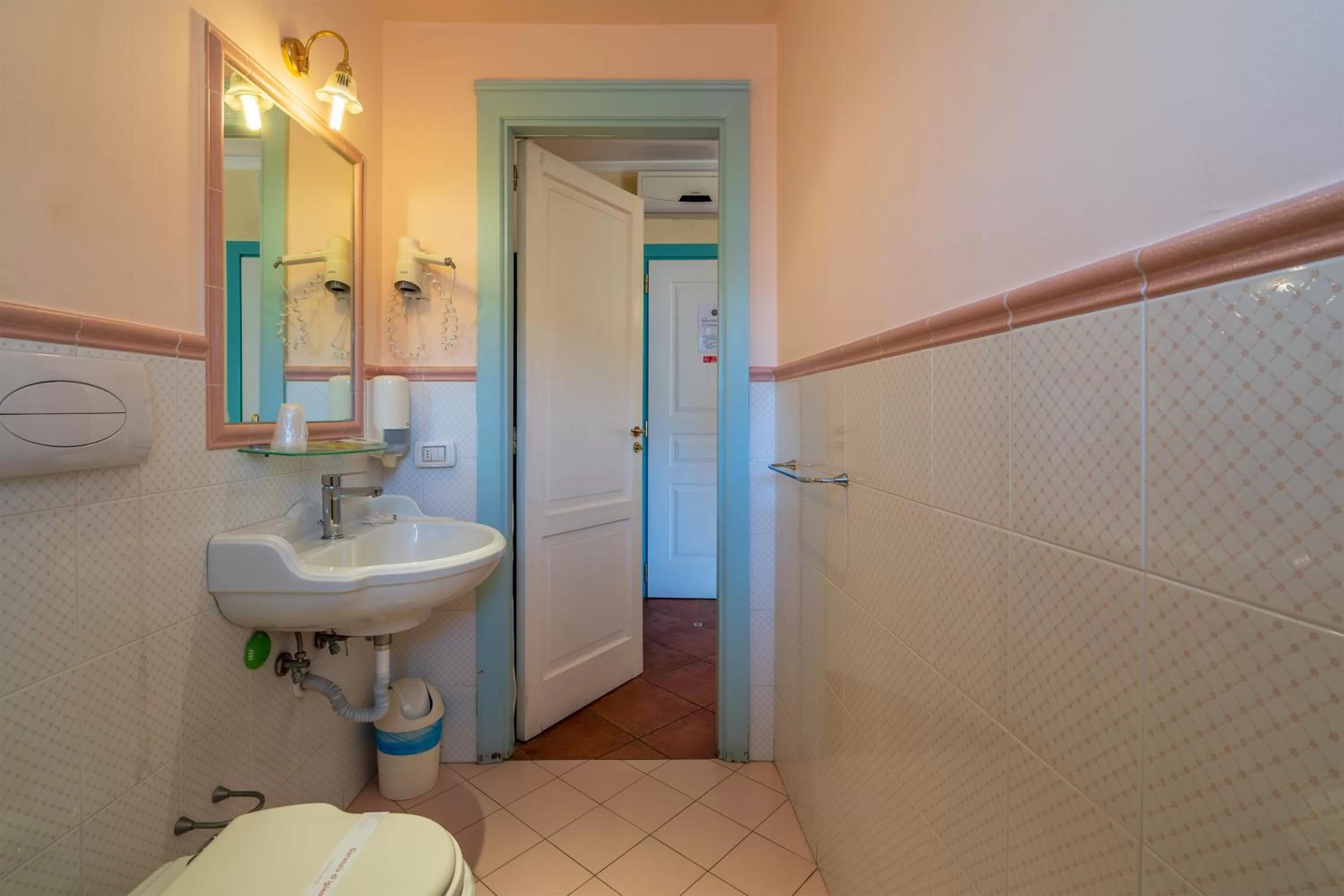 Toilet in Hotel Mediterraneo