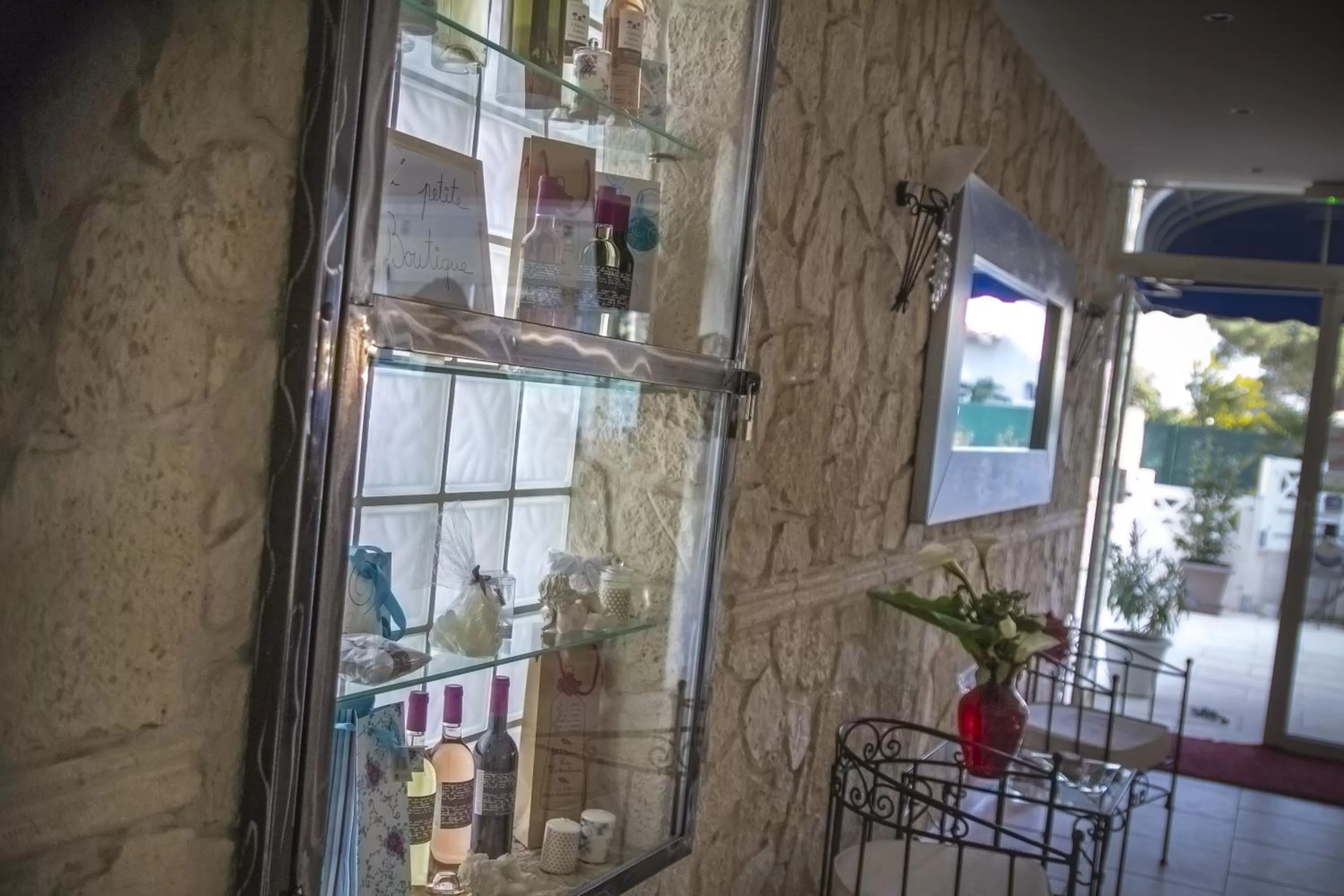 Lobby or reception in Hôtel Le Méditerranée