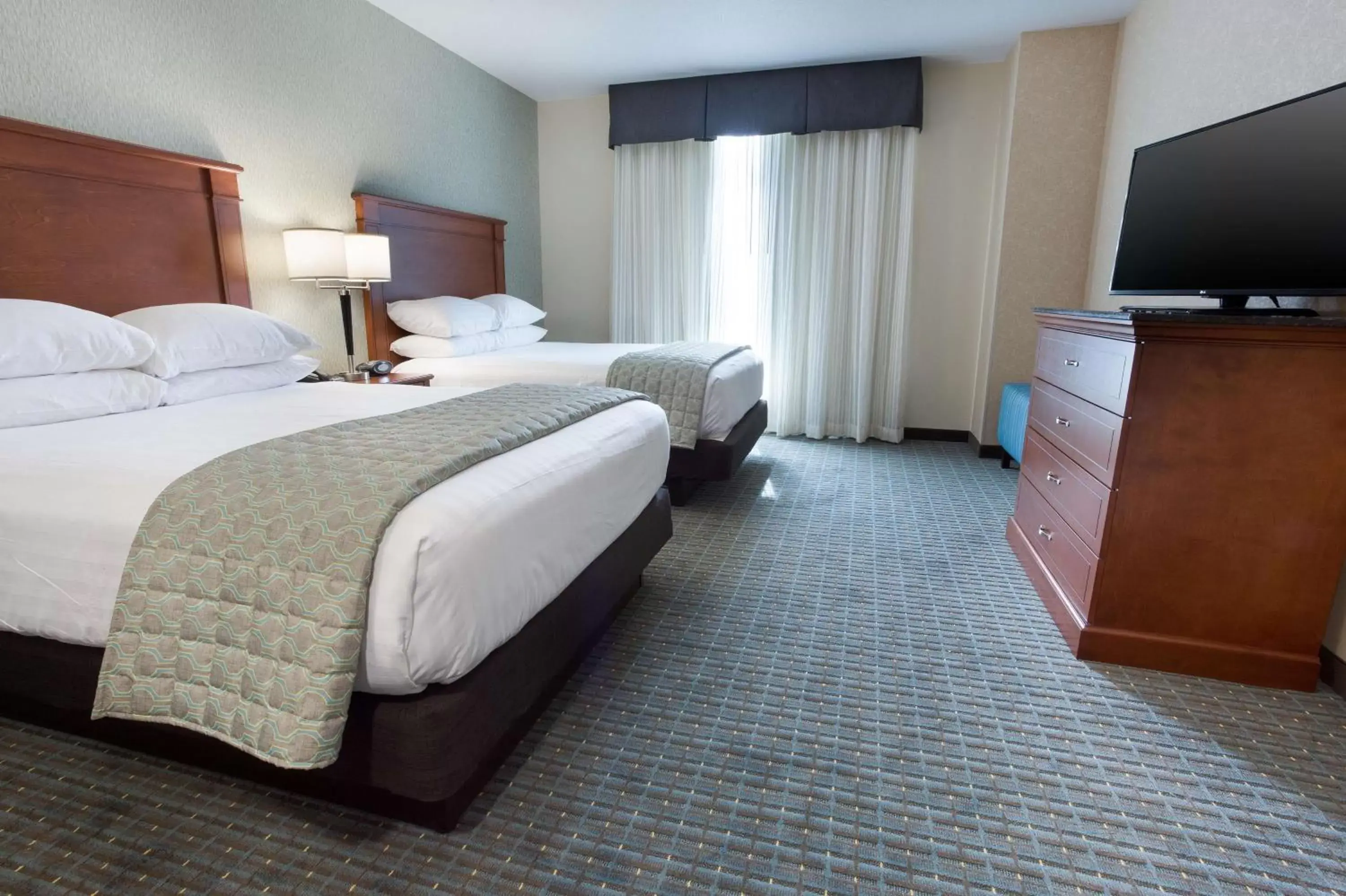 Photo of the whole room, Bed in Drury Inn & Suites Grand Rapids