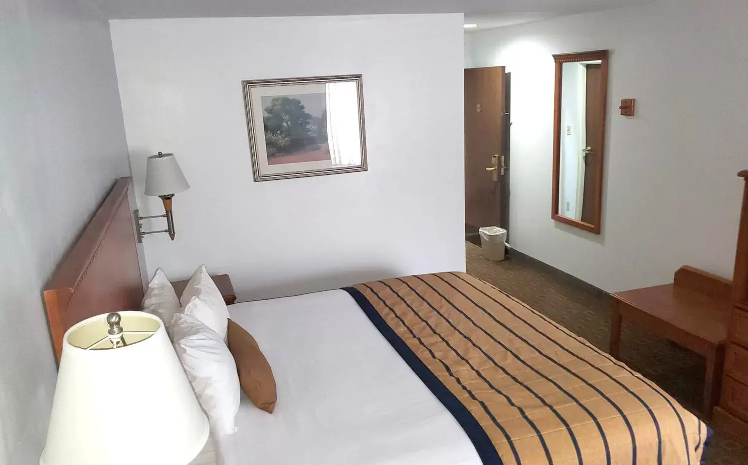 Bed in Coratel Inn & Suites by Jasper New Braunfels IH-35 EXT 189